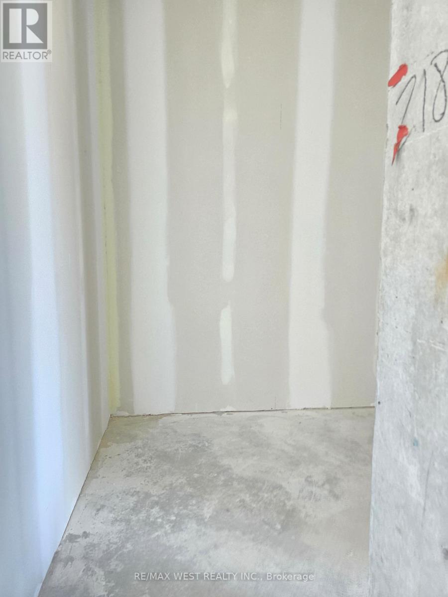 423 - 600 Dixon Road, Toronto, Ontario  M9W 1J1 - Photo 7 - W12543094