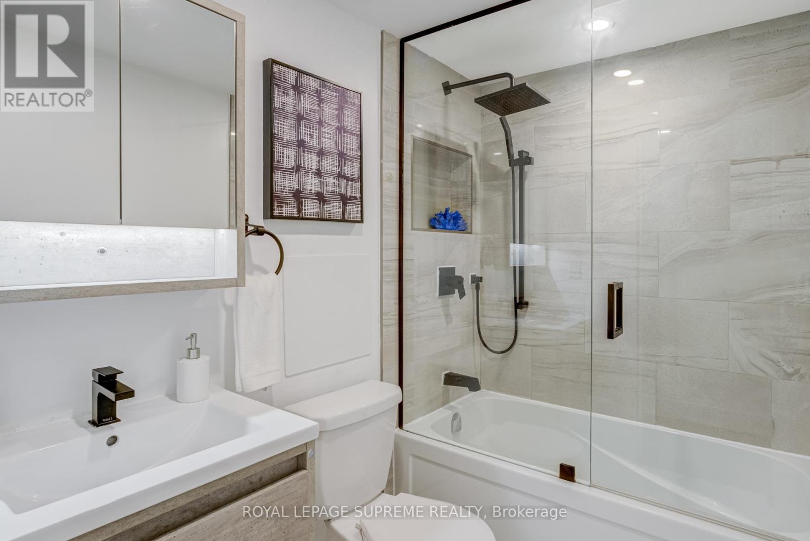 206 - 541 Blackthorn Avenue, Toronto, Ontario  M6M 5A6 - Photo 21 - W12452581