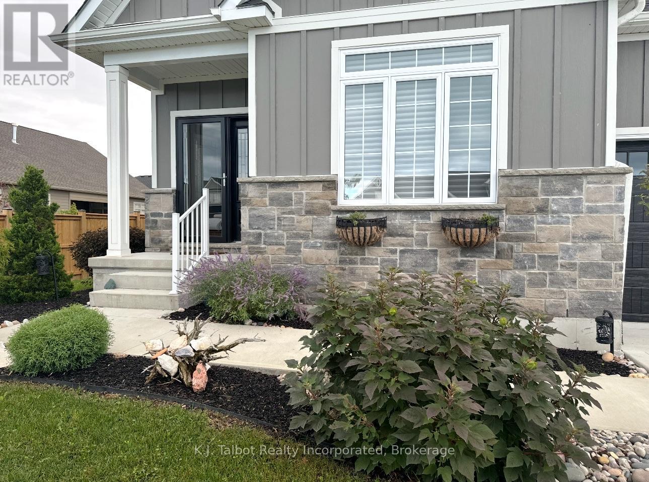 18 Tattersall Lane, Lambton Shores, Ontario  N0M 1T0 - Photo 3 - X12546666