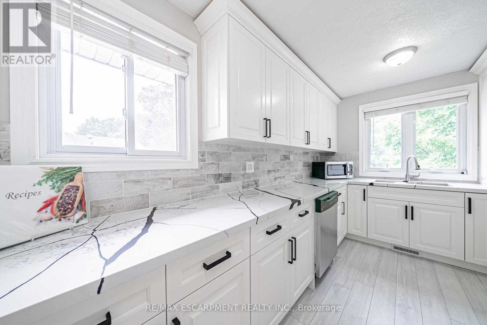 12 Quinlan Court, Hamilton, Ontario  L8W 1K1 - Photo 10 - X12548592