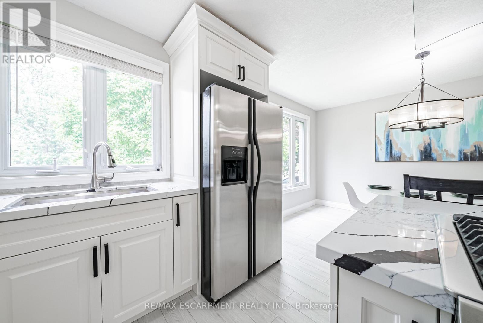 12 Quinlan Court, Hamilton, Ontario  L8W 1K1 - Photo 11 - X12548592