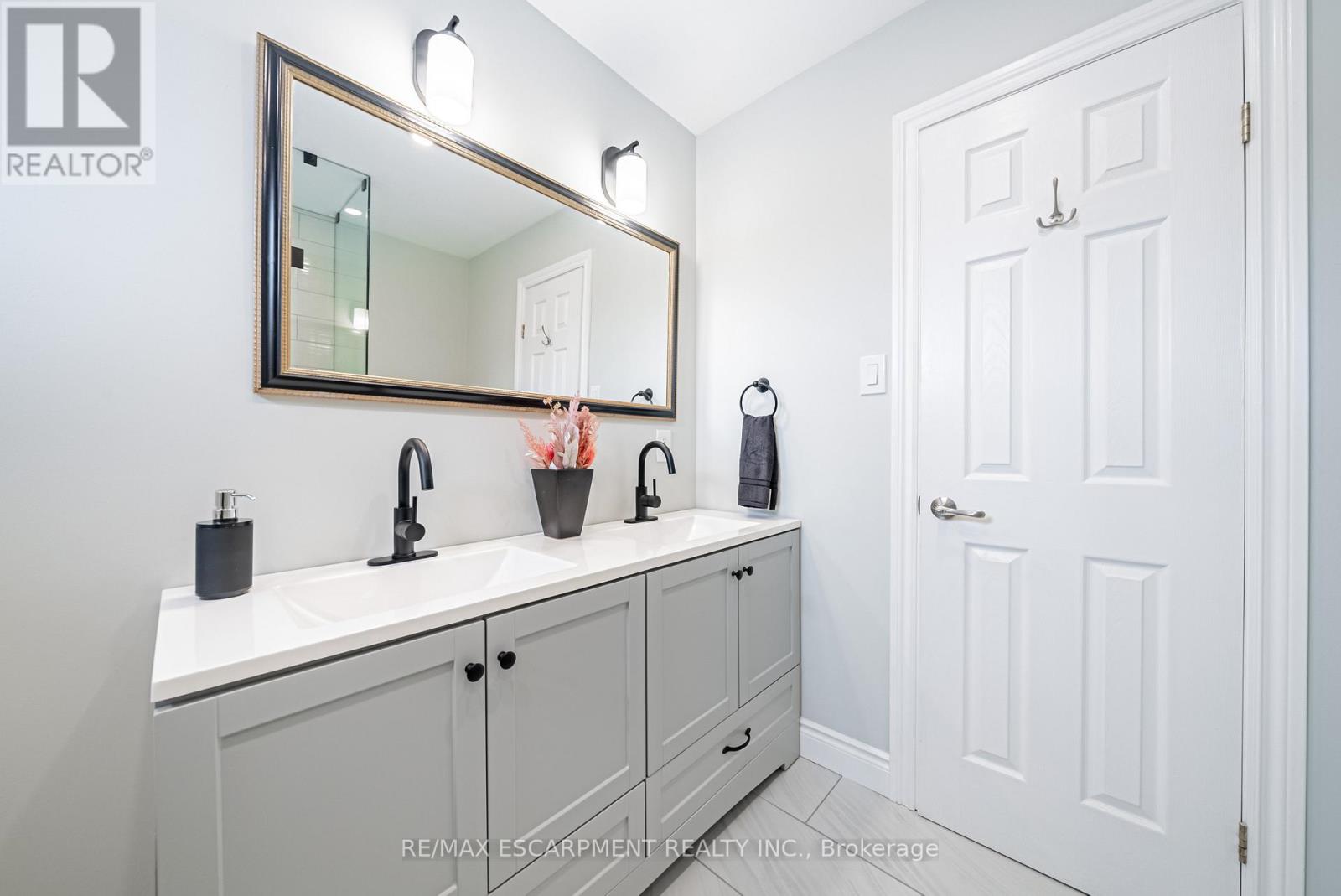 12 Quinlan Court, Hamilton, Ontario  L8W 1K1 - Photo 21 - X12548592