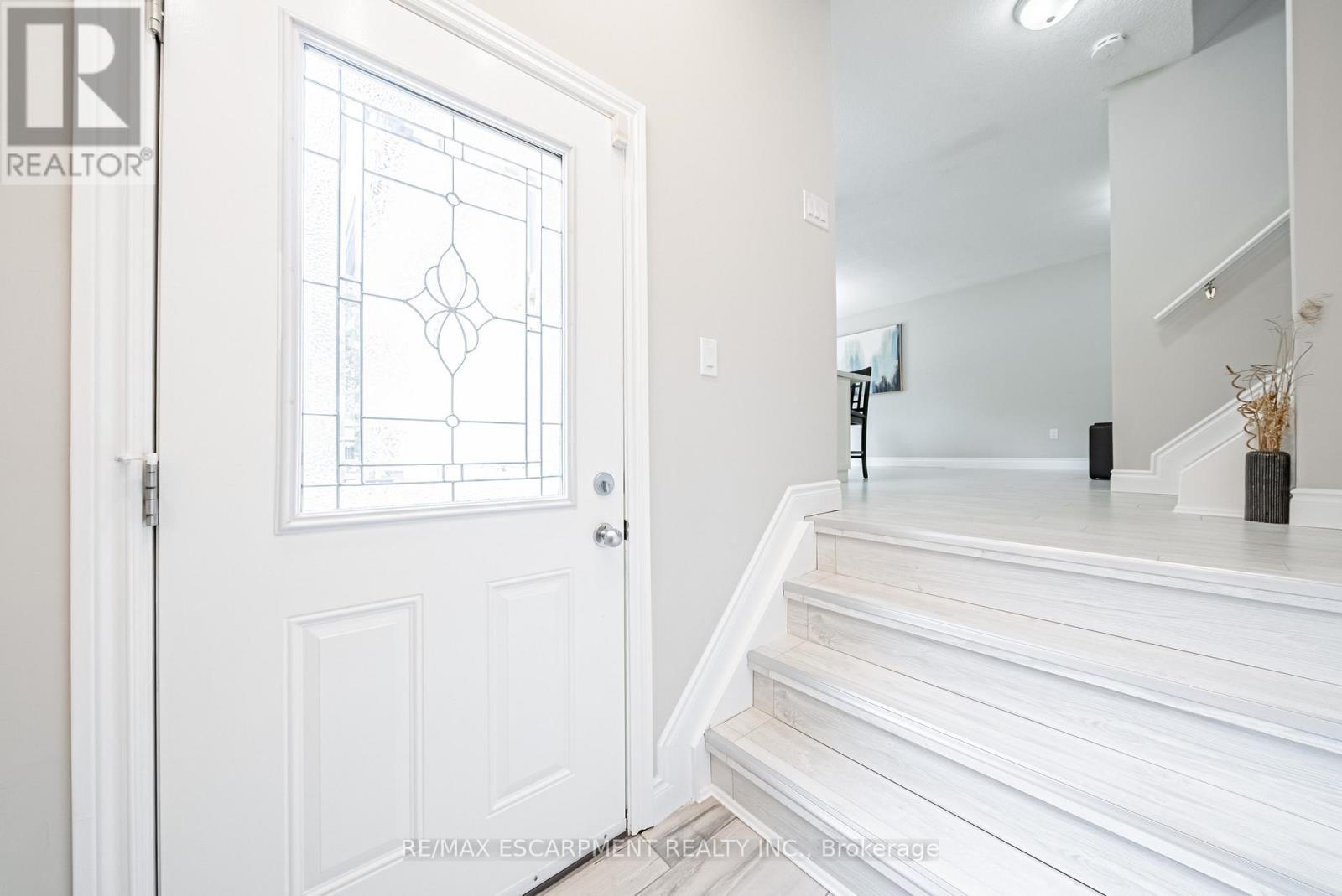 12 Quinlan Court, Hamilton, Ontario  L8W 1K1 - Photo 3 - X12548592