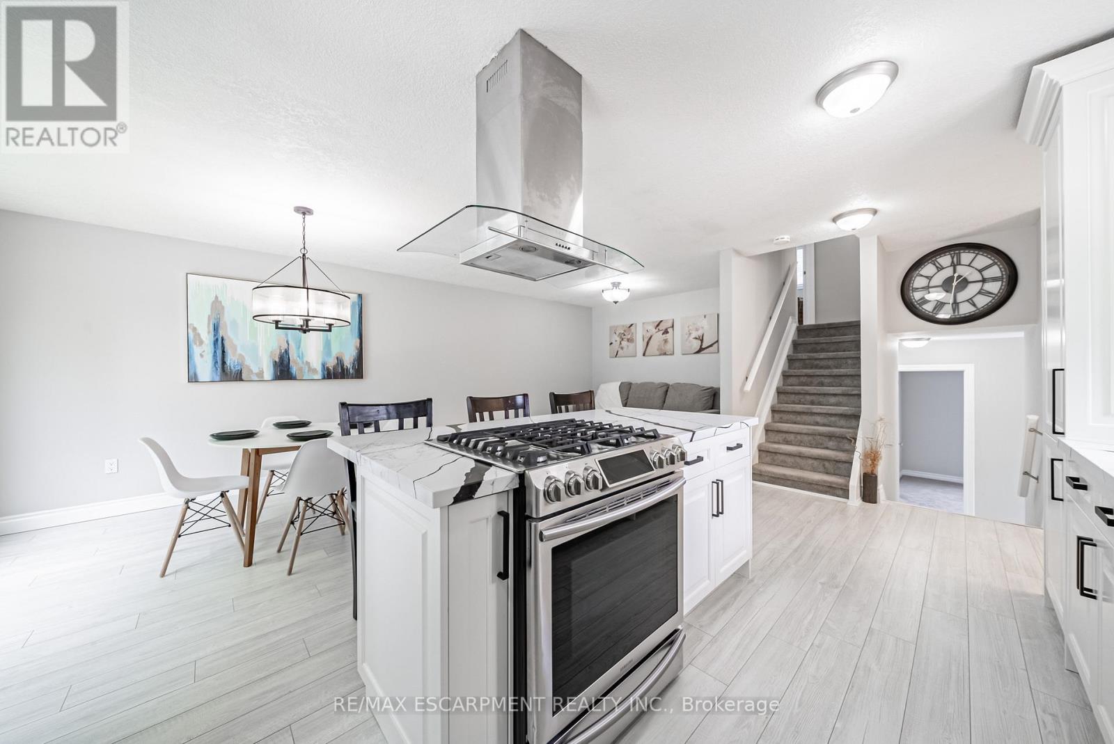 12 Quinlan Court, Hamilton, Ontario  L8W 1K1 - Photo 7 - X12548592