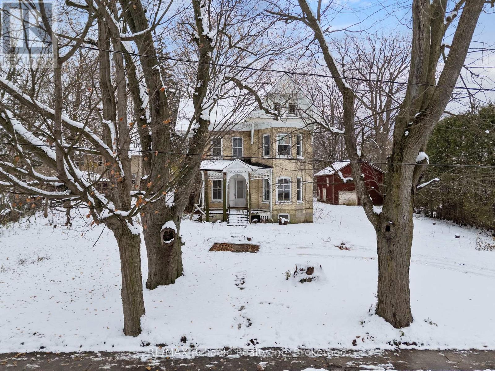 101 Centre Street, Huron East, Ontario  N0K 1W0 - Photo 2 - X12548654