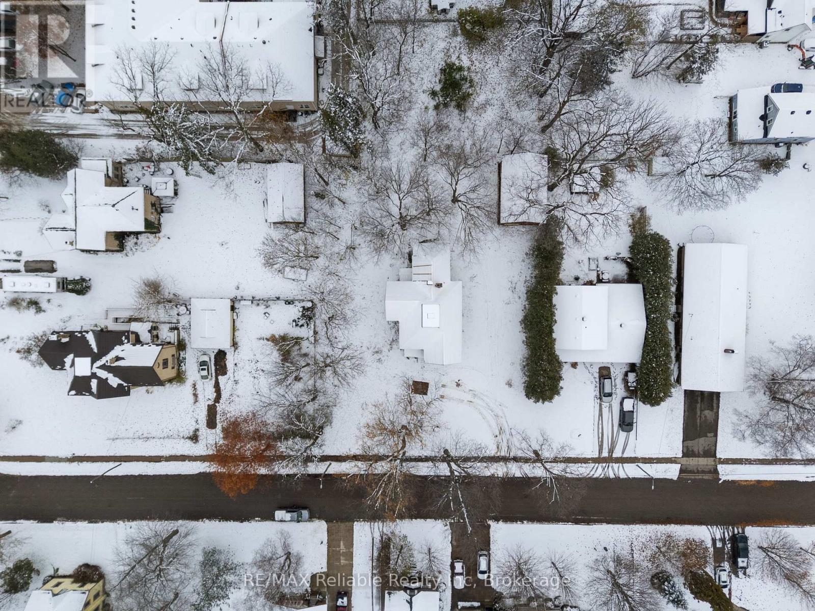 101 Centre Street, Huron East, Ontario  N0K 1W0 - Photo 7 - X12548654