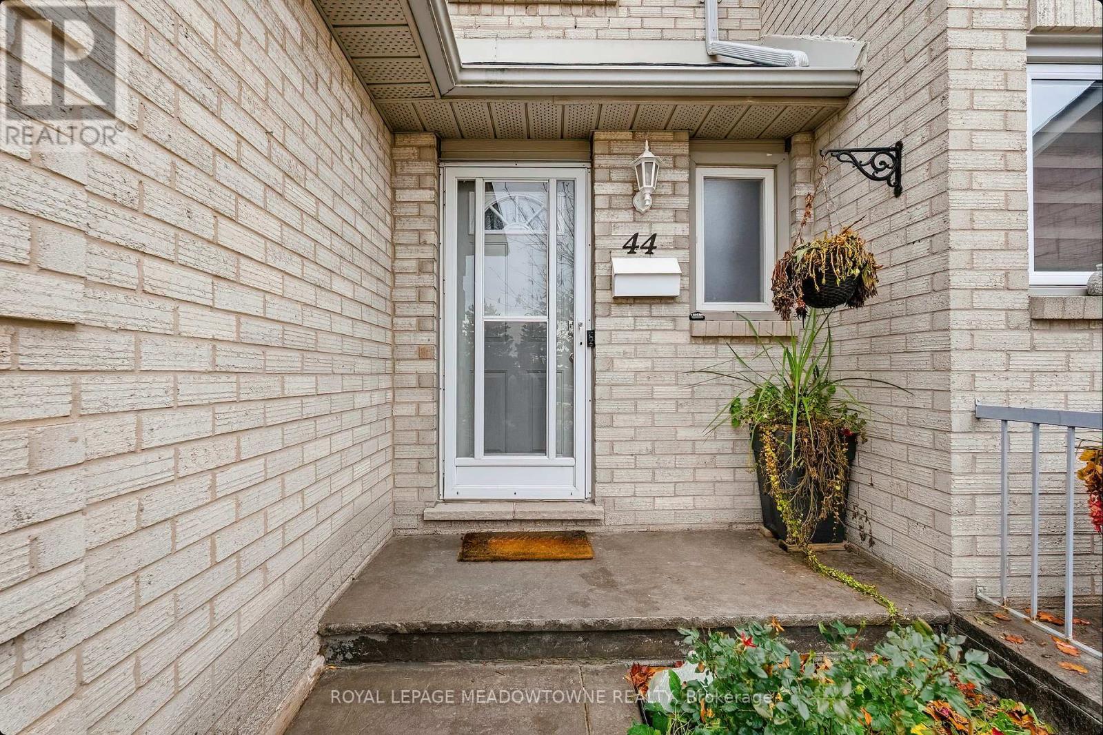 44 - 1 Royalwood Court, Hamilton, Ontario  L8E 4Y3 - Photo 6 - X12548228
