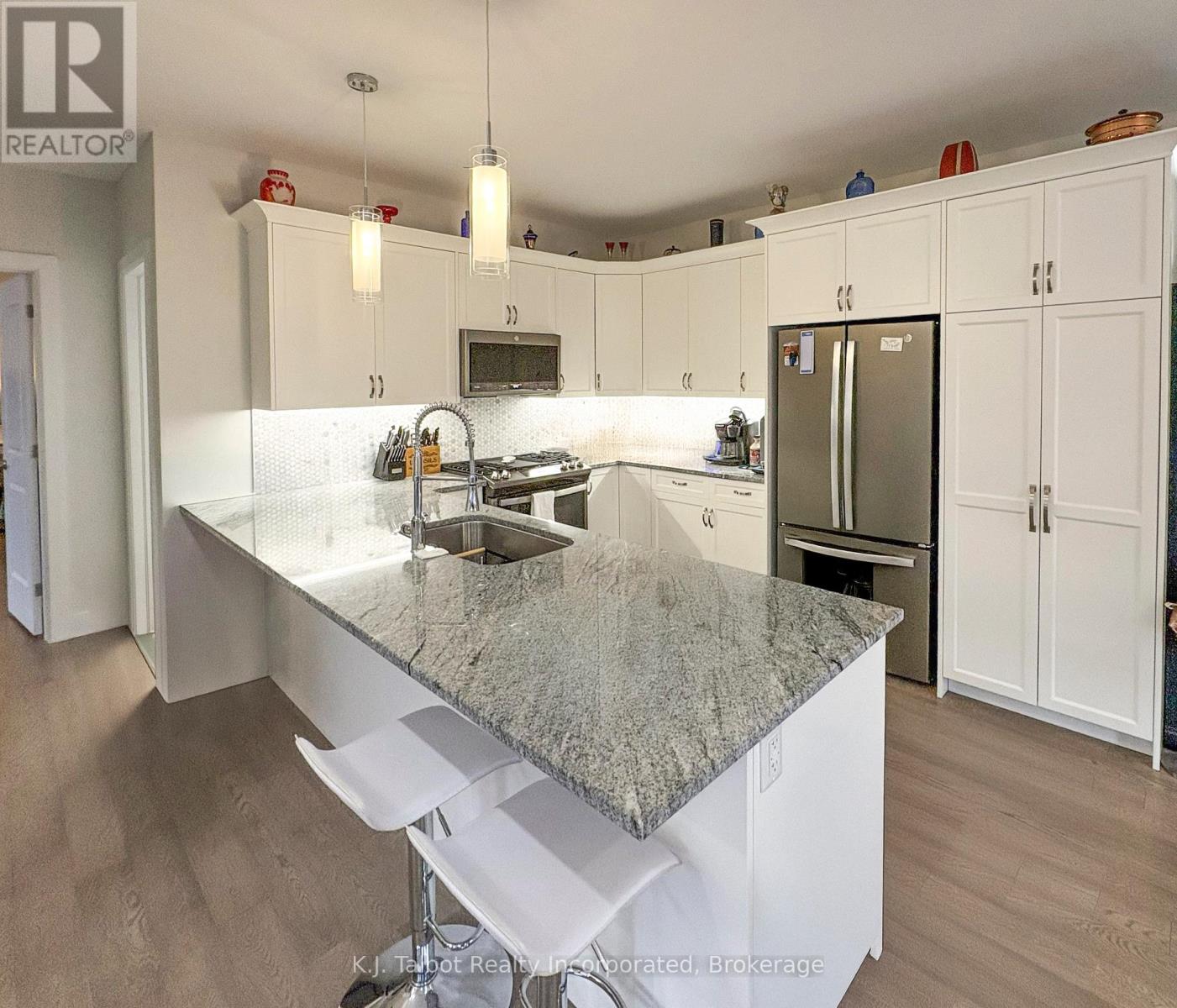 18 Tattersall Lane, Lambton Shores, Ontario  N0M 1T0 - Photo 11 - X12546666