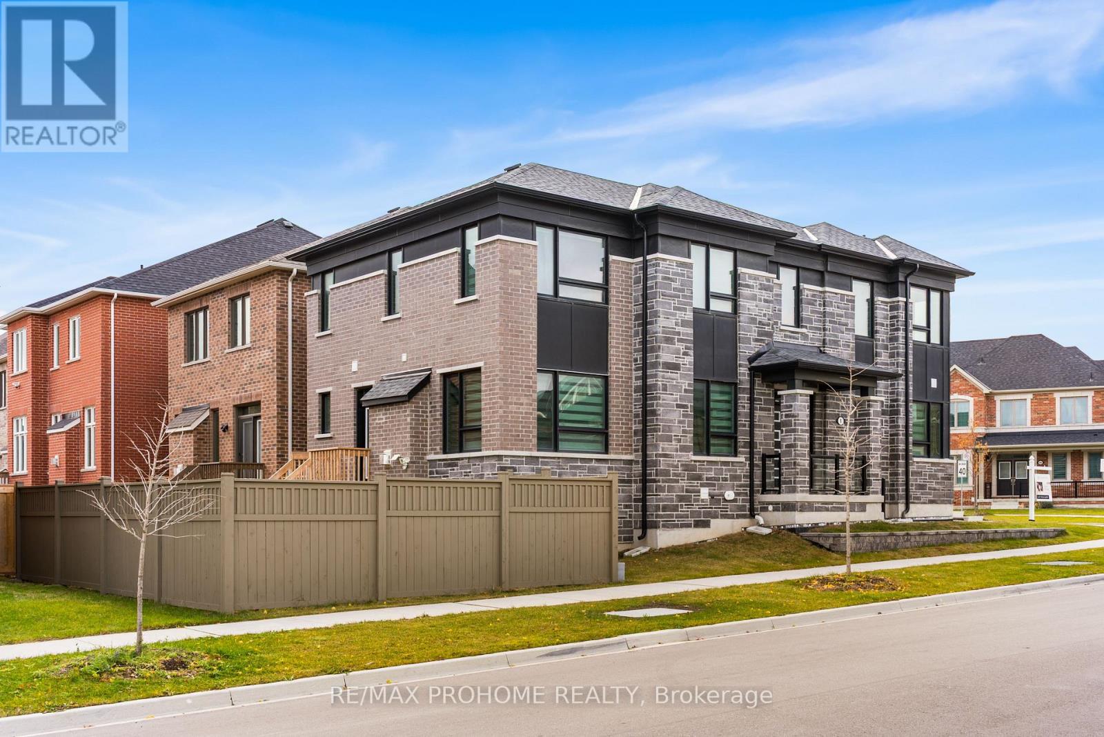 1 Frederick Roman Avenue, Markham, Ontario L6C 3R7 - Photo 4 - N12548634