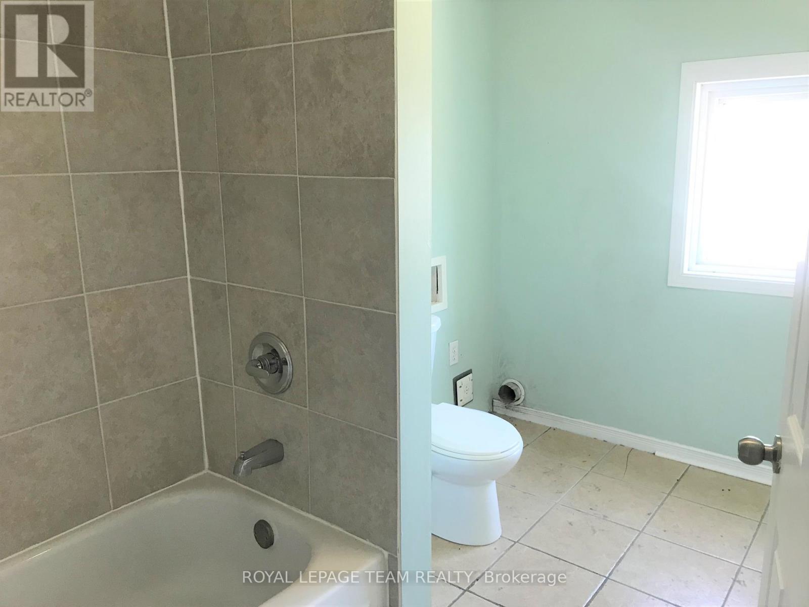 B - 490 Main Street, North Dundas, Ontario K0C 2K0 - Photo 9 - X12427960