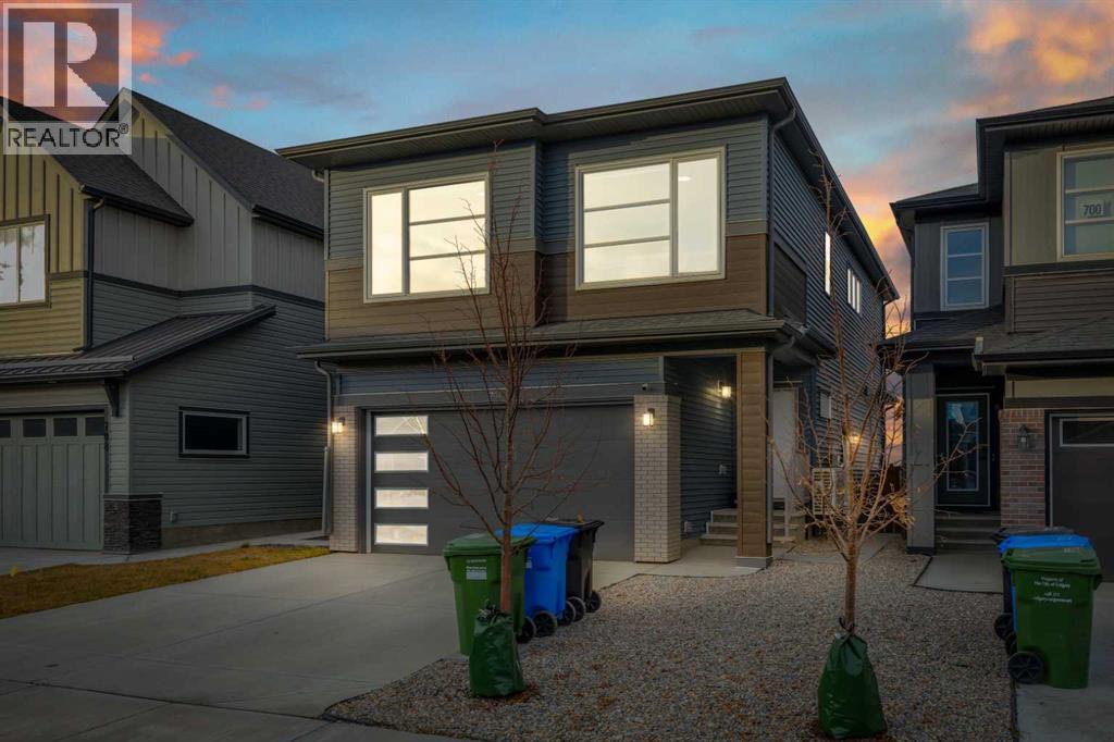 704 Creekstone Circle SW, calgary, Alberta