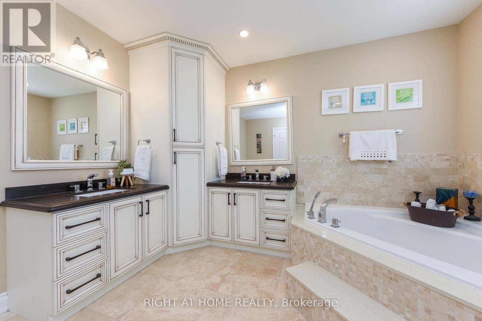 7148 Wrigley Court, Mississauga, Ontario  L5W 0C8 - Photo 23 - W12548658