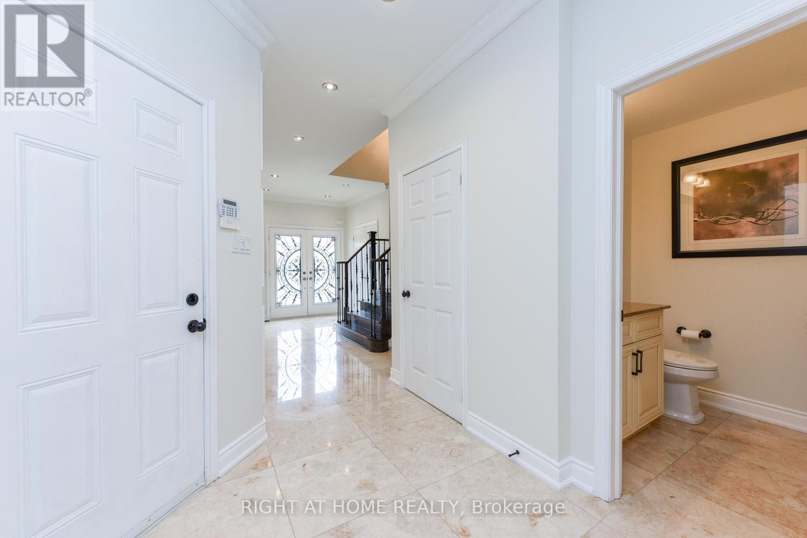 7148 Wrigley Court, Mississauga, Ontario  L5W 0C8 - Photo 3 - W12548658