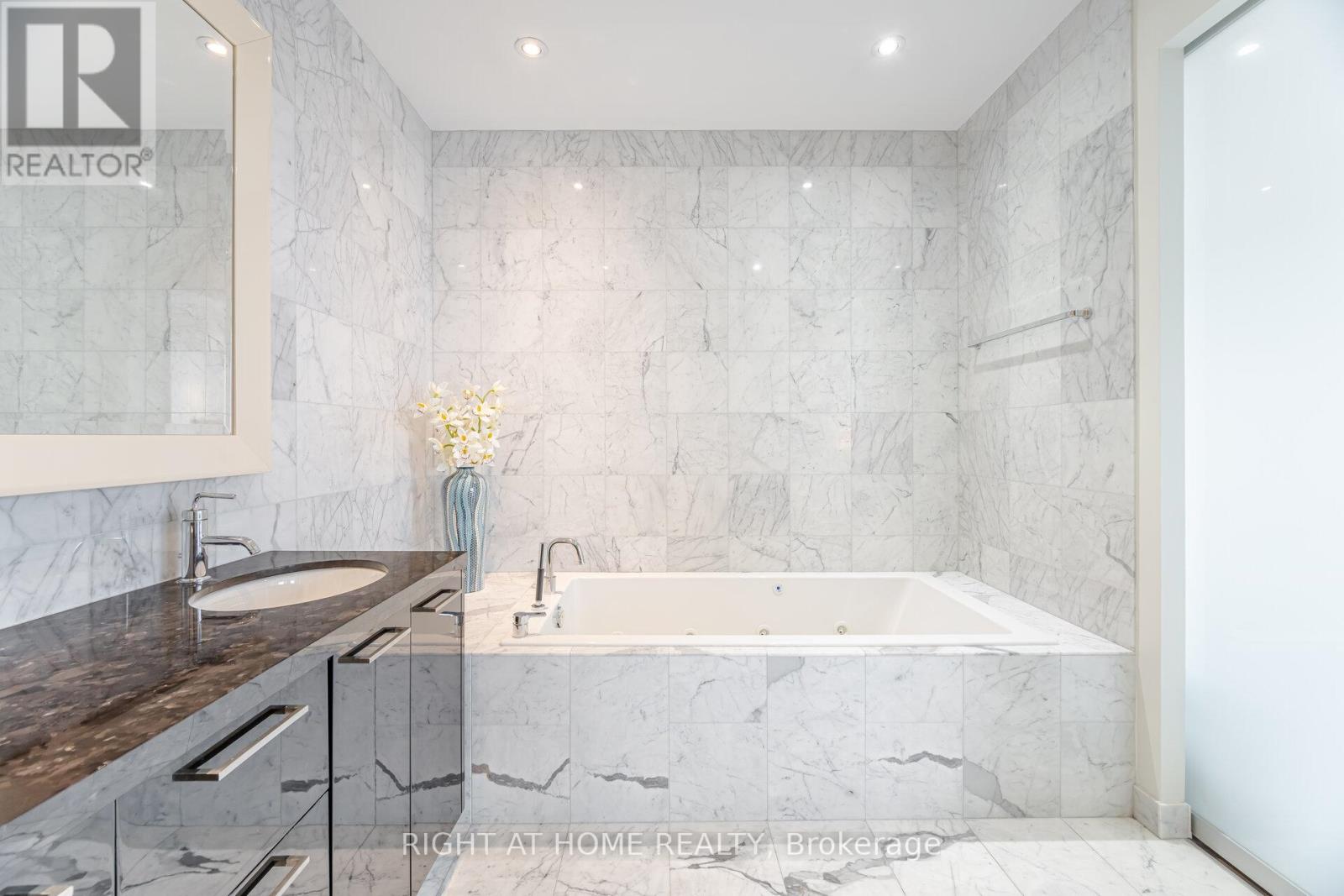 3005 - 88 Park Lawn Road, Toronto, Ontario  M8Y 0B5 - Photo 18 - W12548682