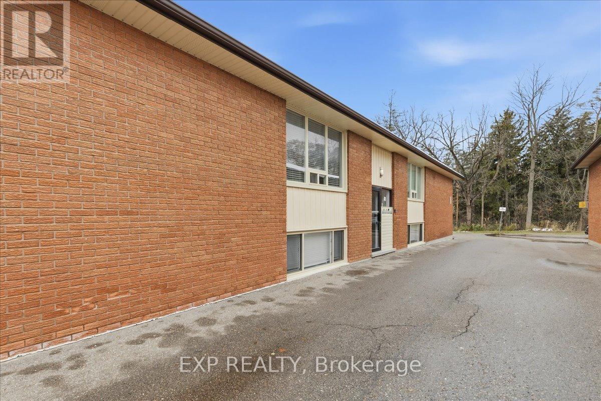 72 Barbara Crescent, Kitchener, Ontario  N2M 4N2 - Photo 3 - X12548638