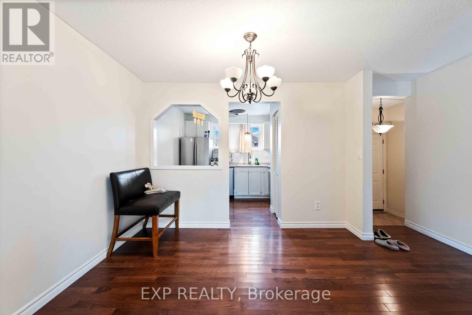 10 Claudette Gate, Hamilton, Ontario  L9B 1T5 - Photo 11 - X12548704