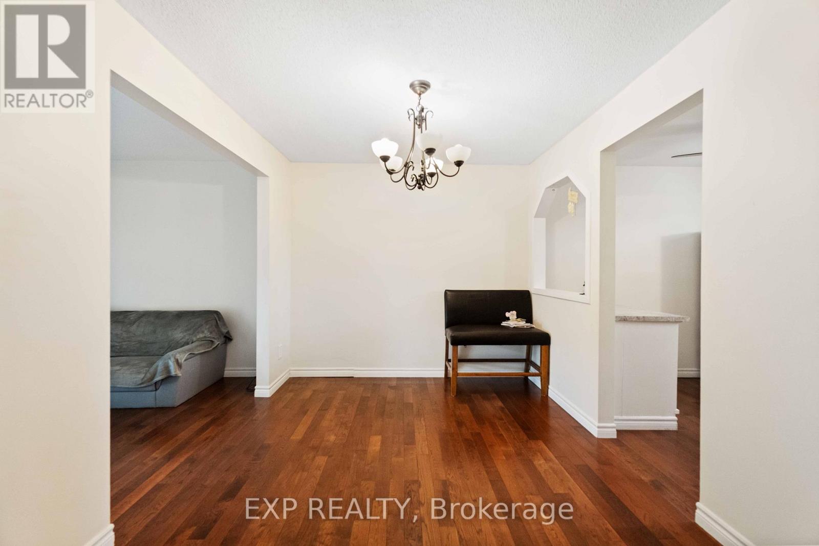 10 Claudette Gate, Hamilton, Ontario  L9B 1T5 - Photo 12 - X12548704