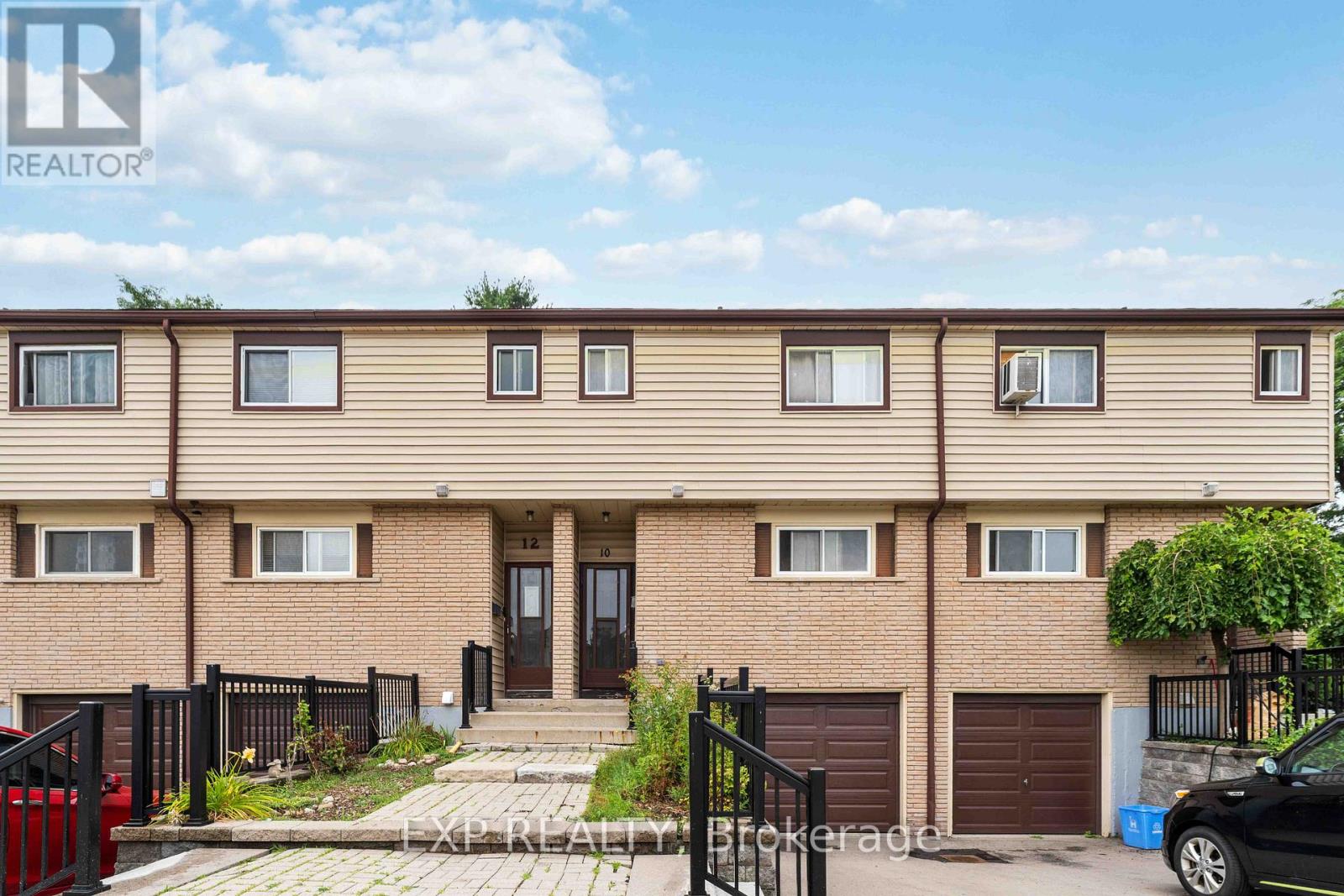 10 Claudette Gate, Hamilton, Ontario  L9B 1T5 - Photo 2 - X12548704