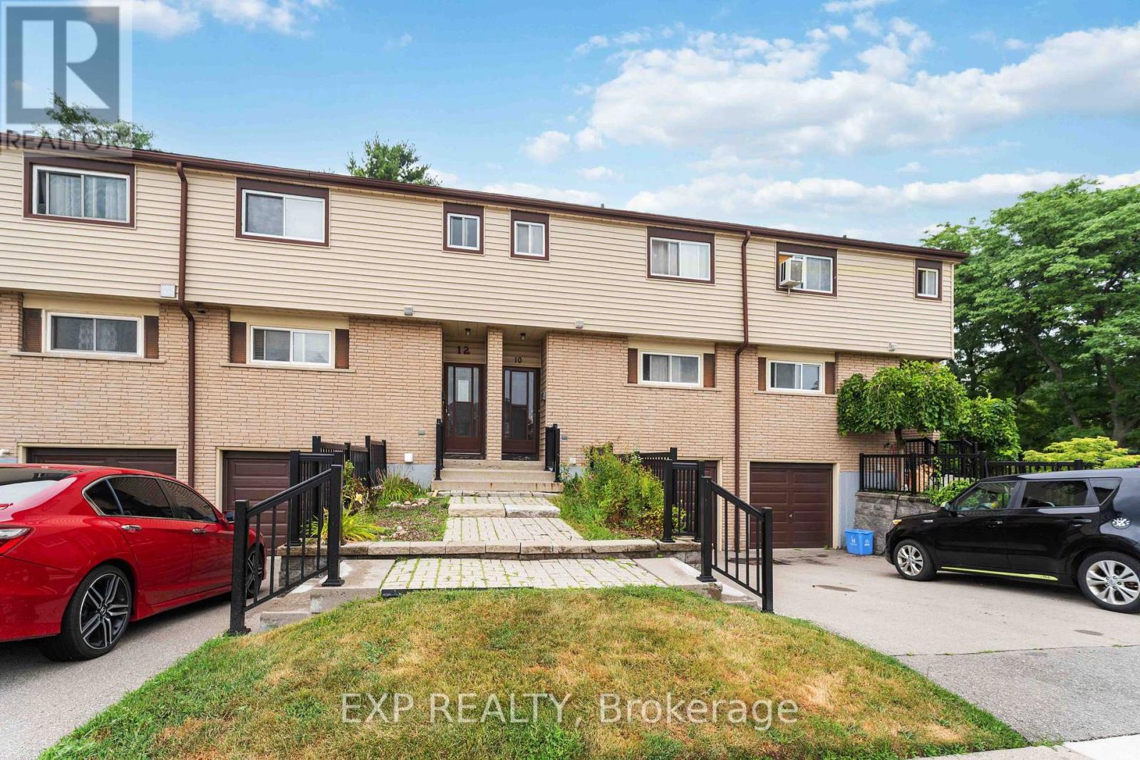 10 Claudette Gate, Hamilton, Ontario  L9B 1T5 - Photo 3 - X12548704