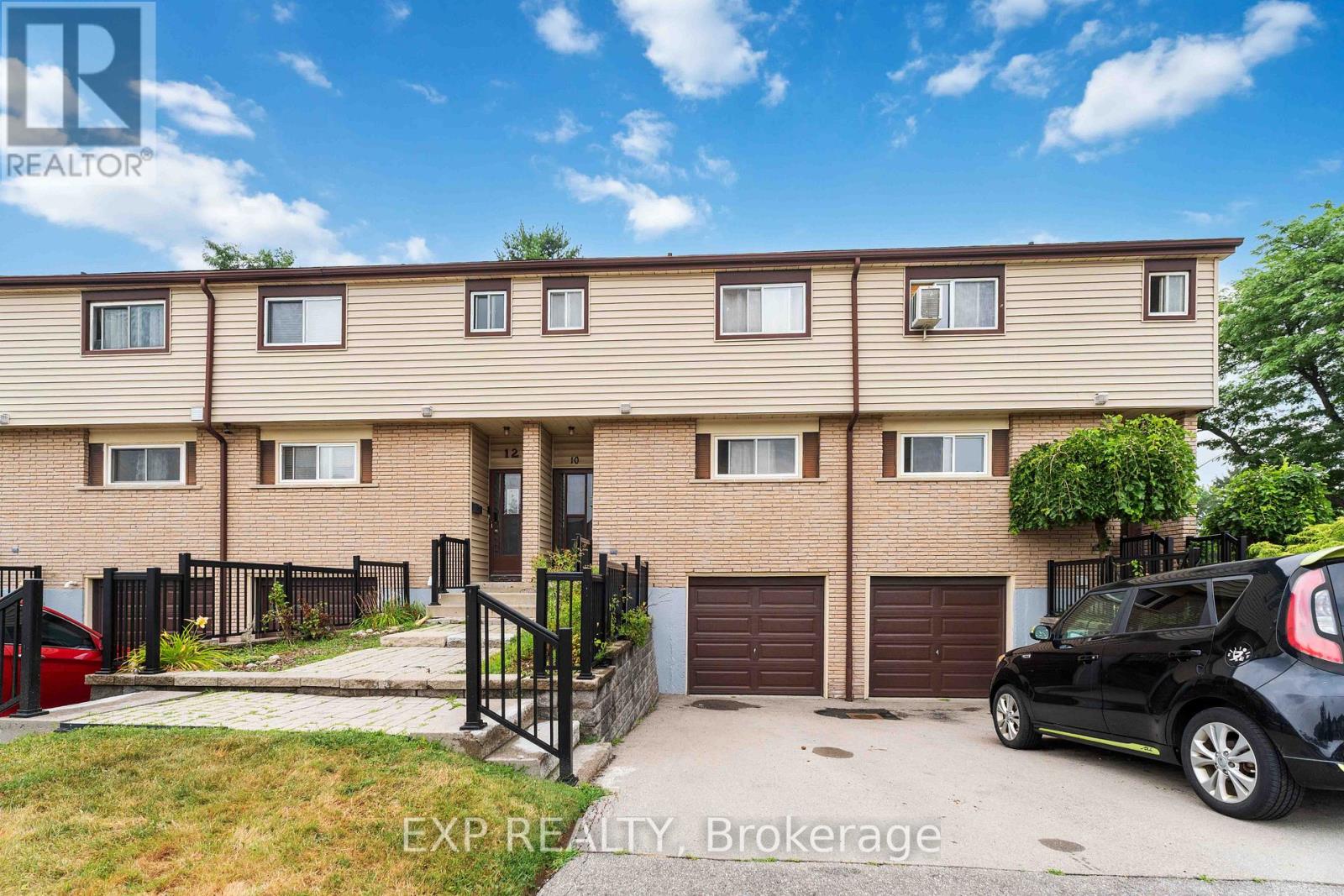 10 Claudette Gate, Hamilton, Ontario  L9B 1T5 - Photo 4 - X12548704