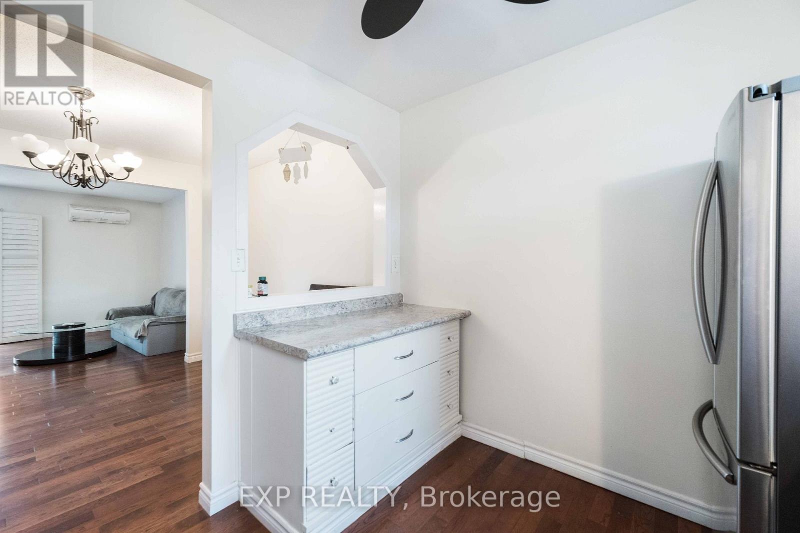 10 Claudette Gate, Hamilton, Ontario  L9B 1T5 - Photo 7 - X12548704