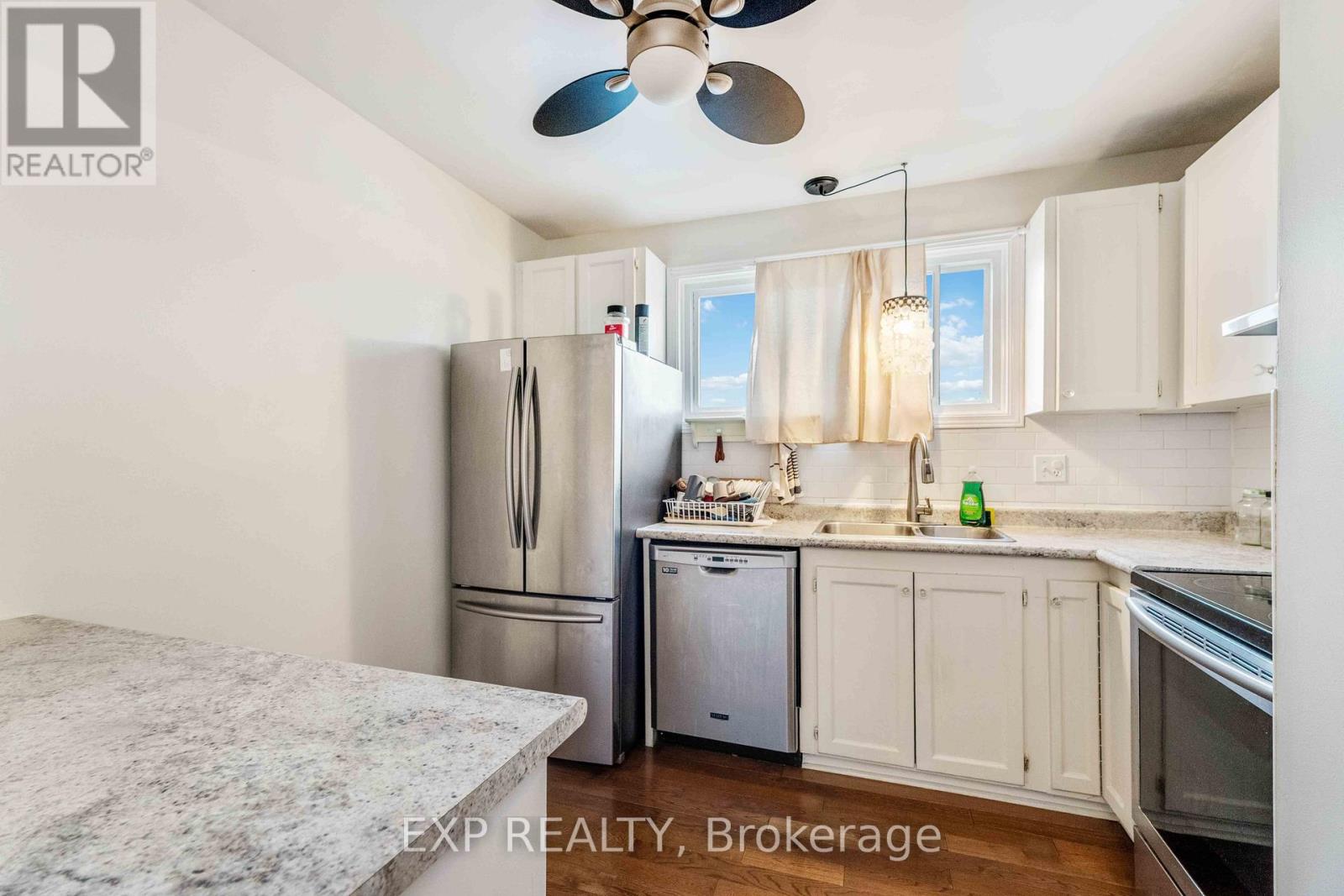 10 Claudette Gate, Hamilton, Ontario  L9B 1T5 - Photo 8 - X12548704