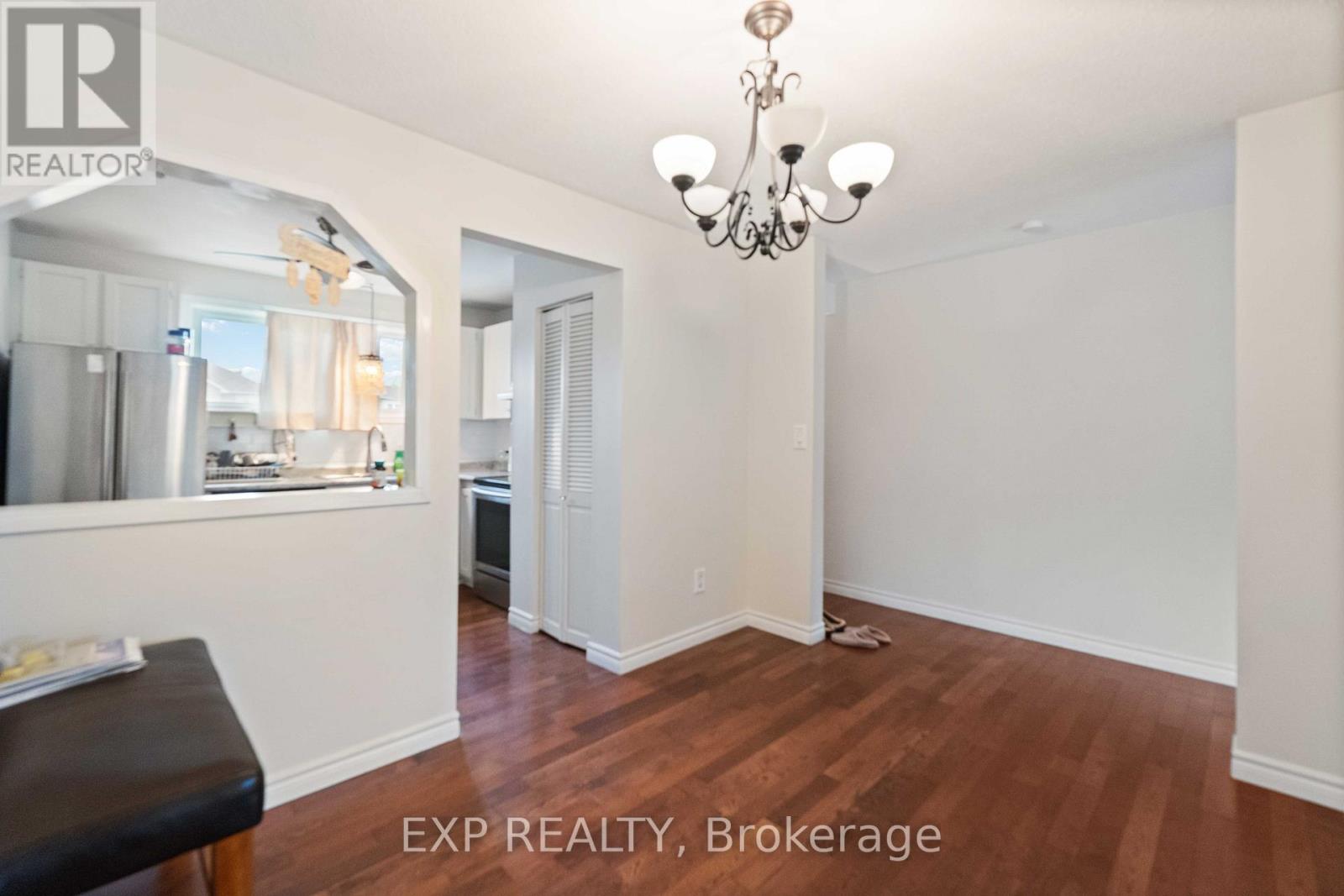 10 Claudette Gate, Hamilton, Ontario  L9B 1T5 - Photo 9 - X12548704