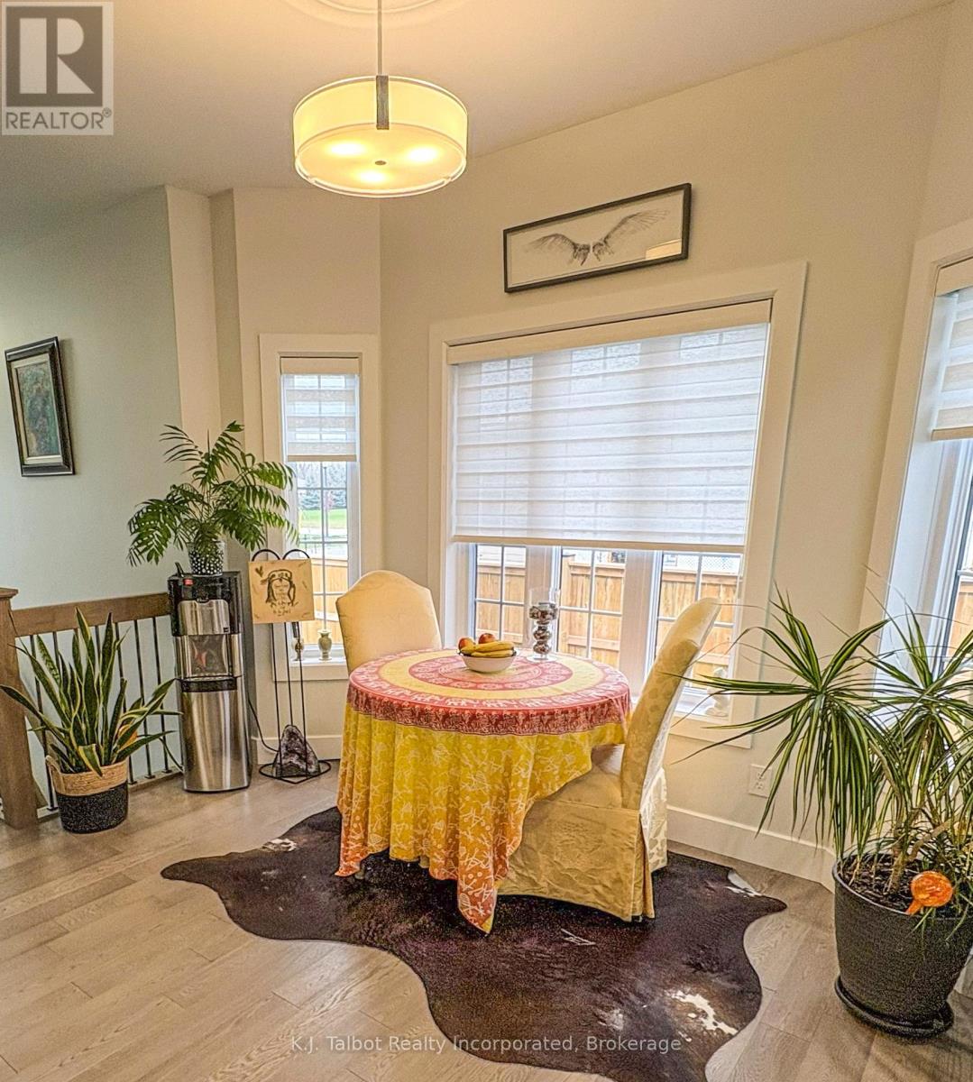 18 Tattersall Lane, Lambton Shores, Ontario  N0M 1T0 - Photo 10 - X12546666