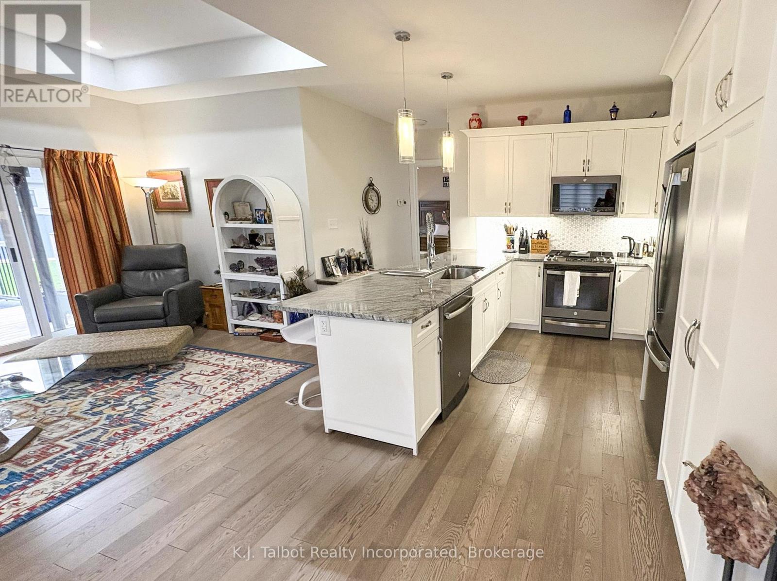 18 Tattersall Lane, Lambton Shores, Ontario  N0M 1T0 - Photo 13 - X12546666