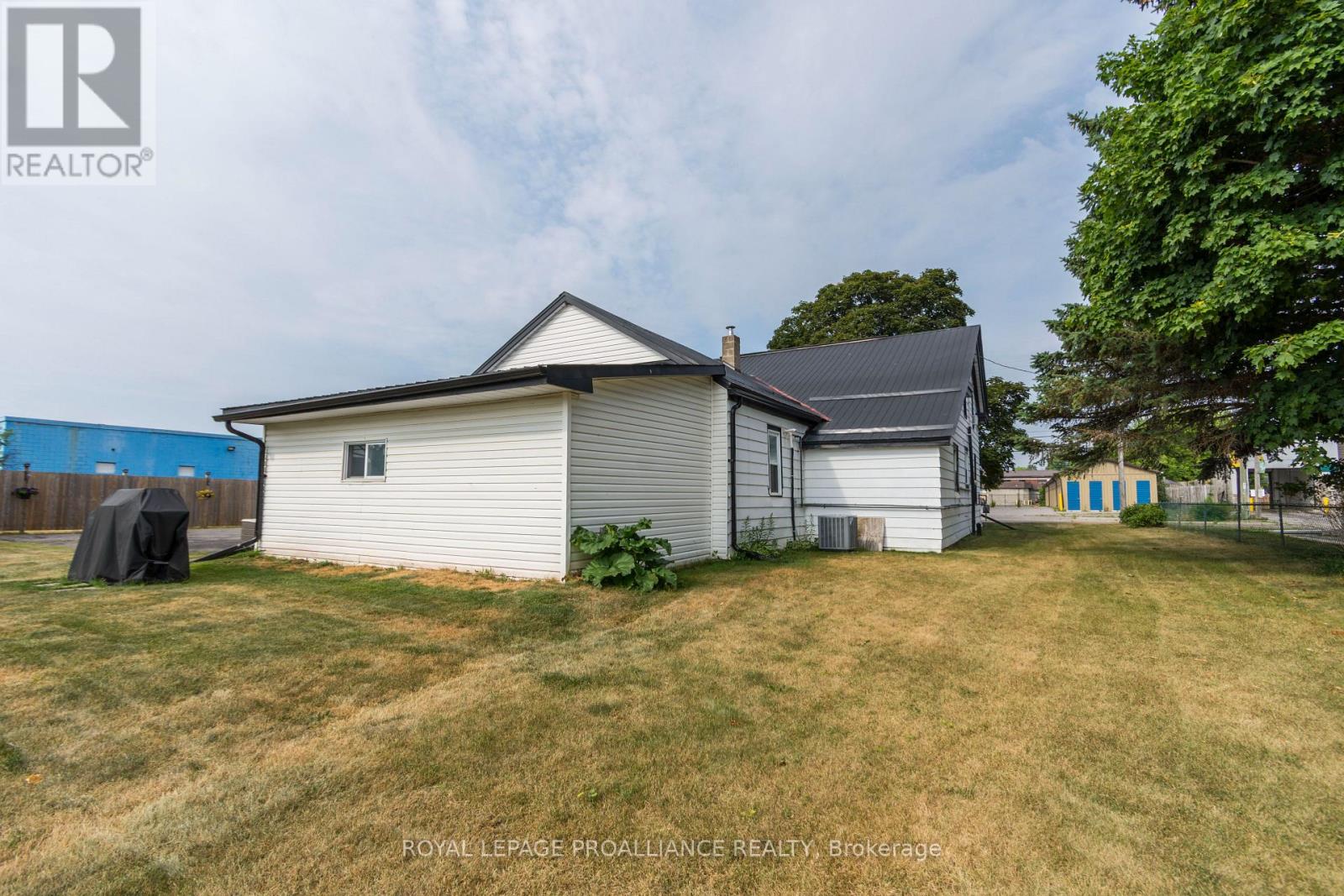 113 South Trent Street, Quinte West, Ontario  K0K 2C0 - Photo 43 - X12470314