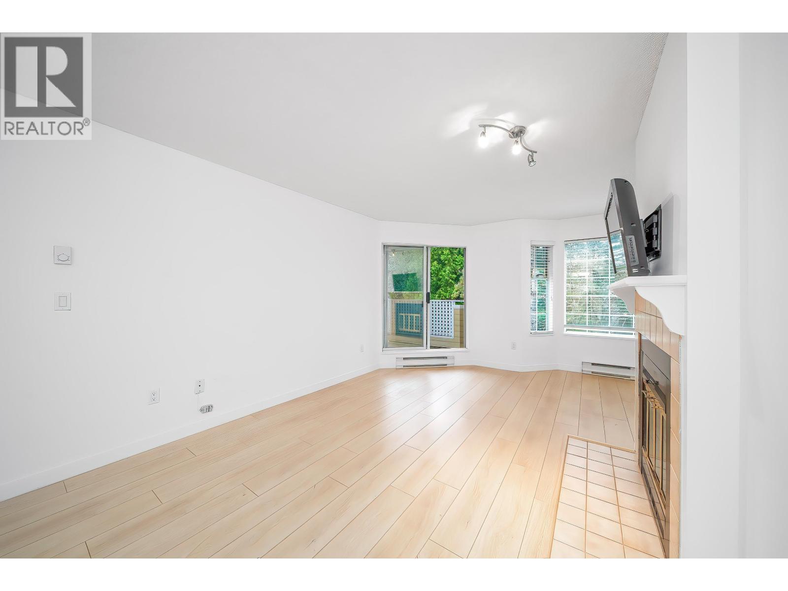 208 7571 Moffatt Road, Richmond, British Columbia  V6Y 3N1 - Photo 3 - R3067480