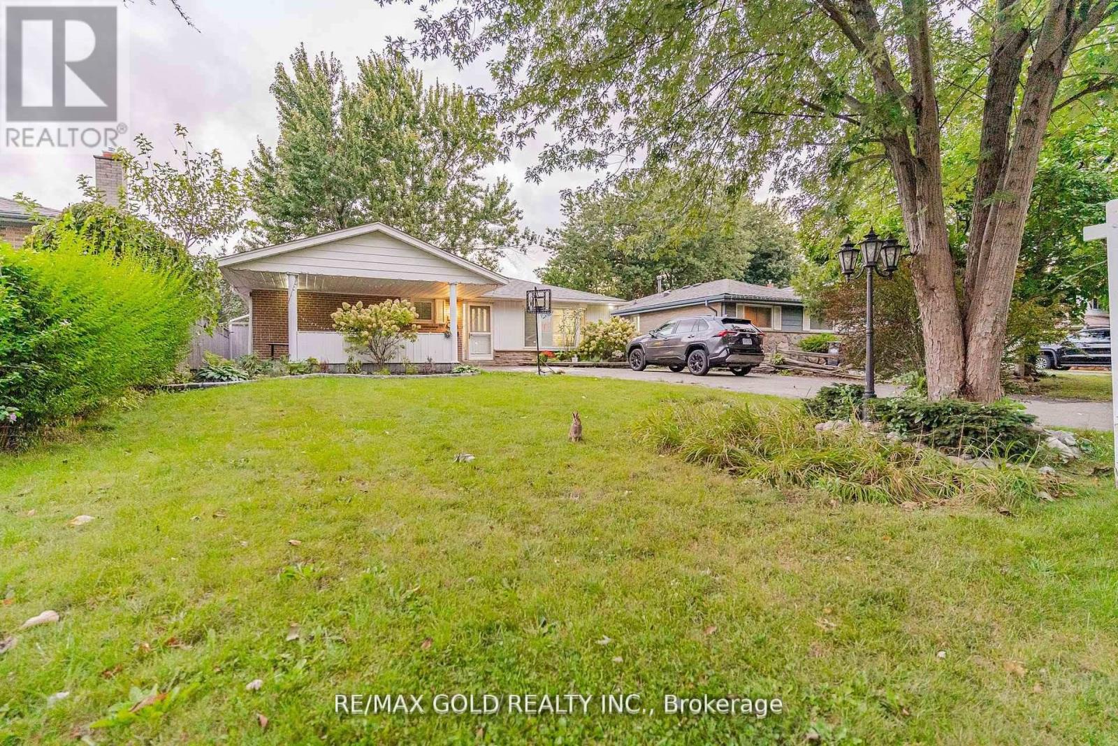 136 Bartley Bull Parkway, Brampton, Ontario L6W 2J9 - Photo 3 - W12548234