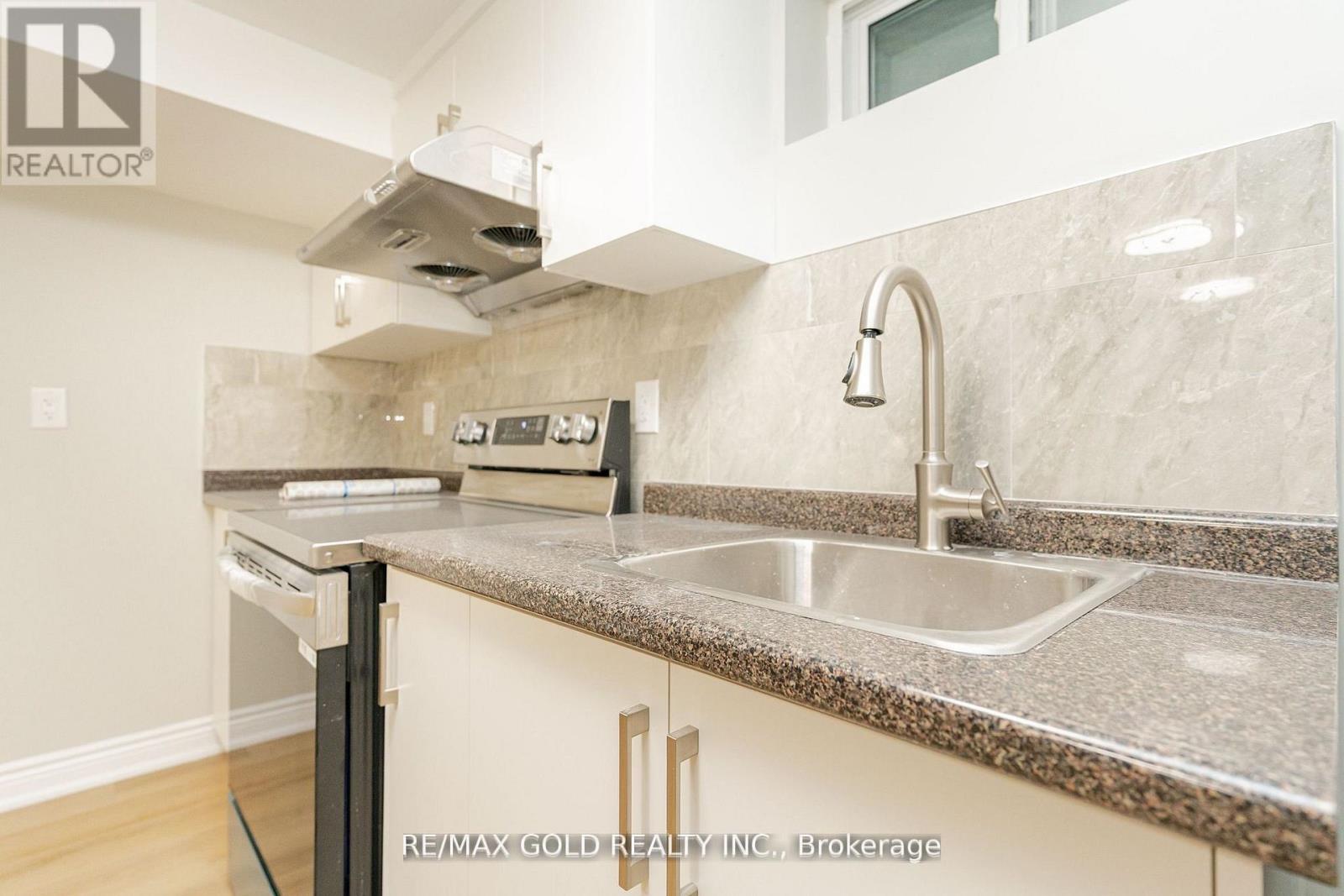 136 Bartley Bull Parkway, Brampton, Ontario L6W 2J9 - Photo 12 - W12548234