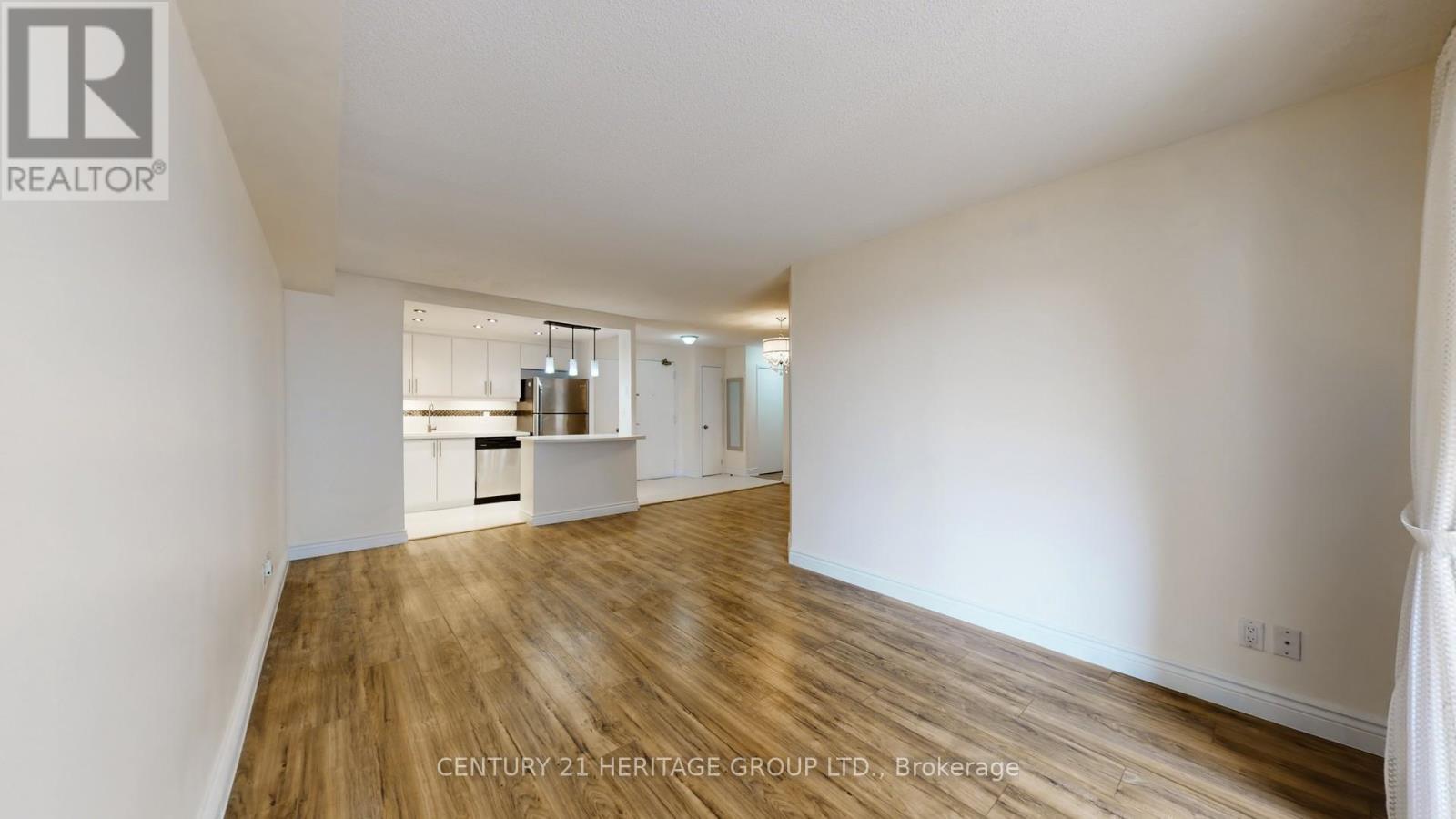 810 - 145 Hillcrest Avenue, Mississauga, Ontario  L5B 3Z1 - Photo 10 - W12548712