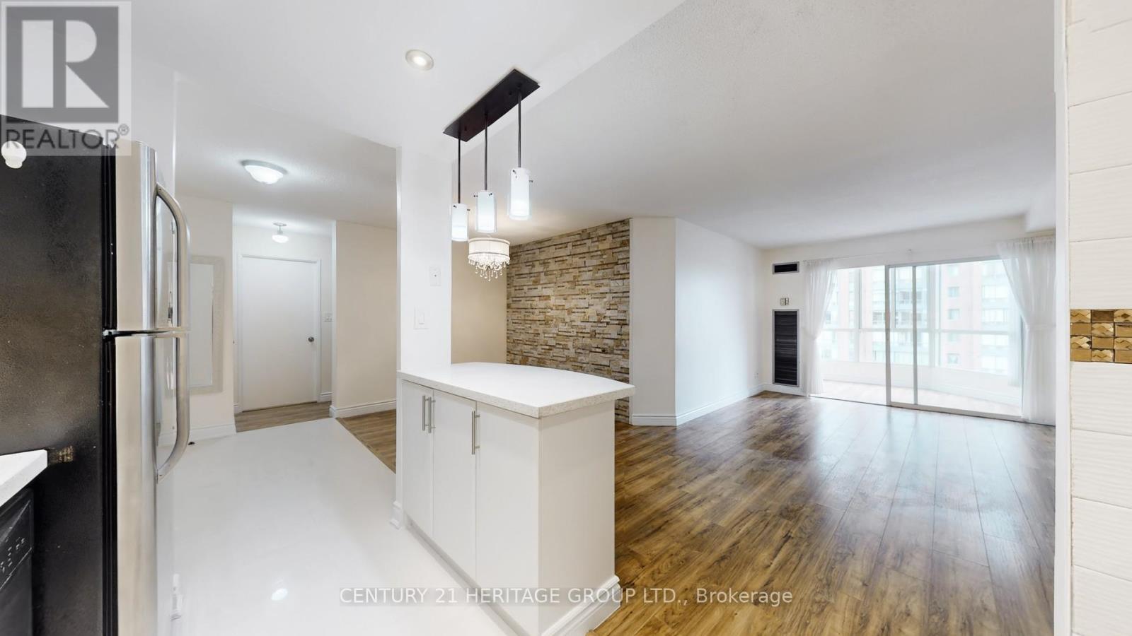 810 - 145 Hillcrest Avenue, Mississauga, Ontario  L5B 3Z1 - Photo 16 - W12548712