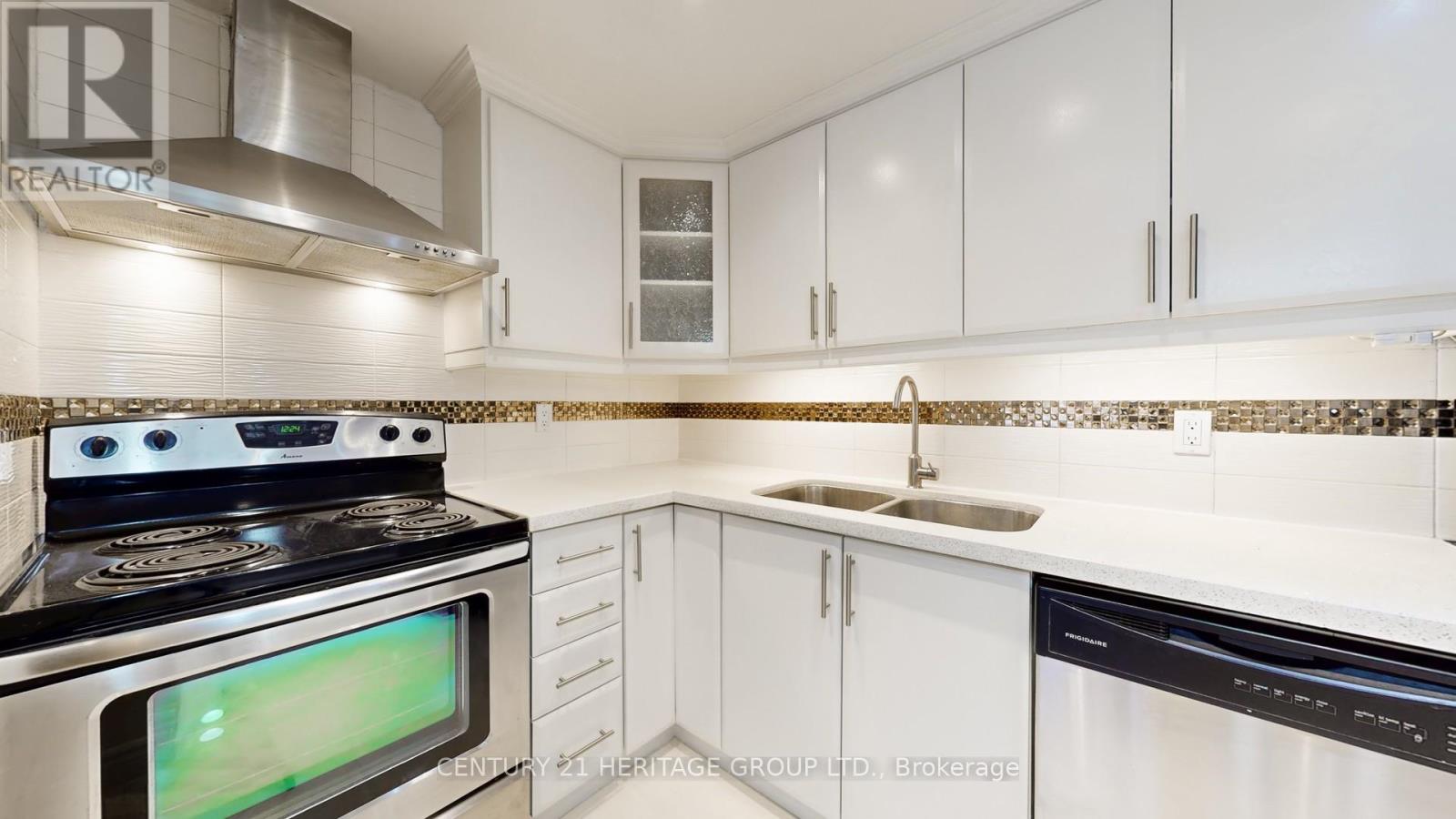 810 - 145 Hillcrest Avenue, Mississauga, Ontario  L5B 3Z1 - Photo 17 - W12548712