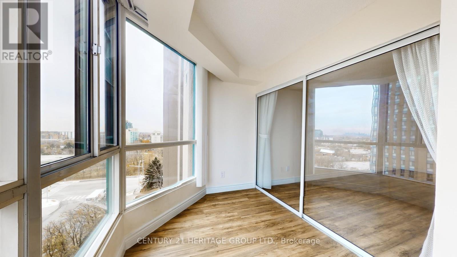 810 - 145 Hillcrest Avenue, Mississauga, Ontario  L5B 3Z1 - Photo 21 - W12548712