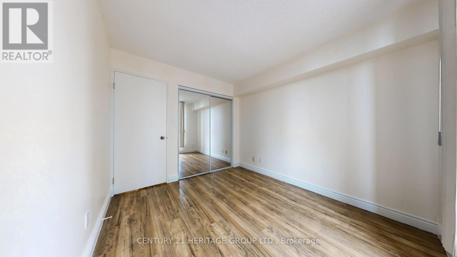 810 - 145 Hillcrest Avenue, Mississauga, Ontario  L5B 3Z1 - Photo 28 - W12548712