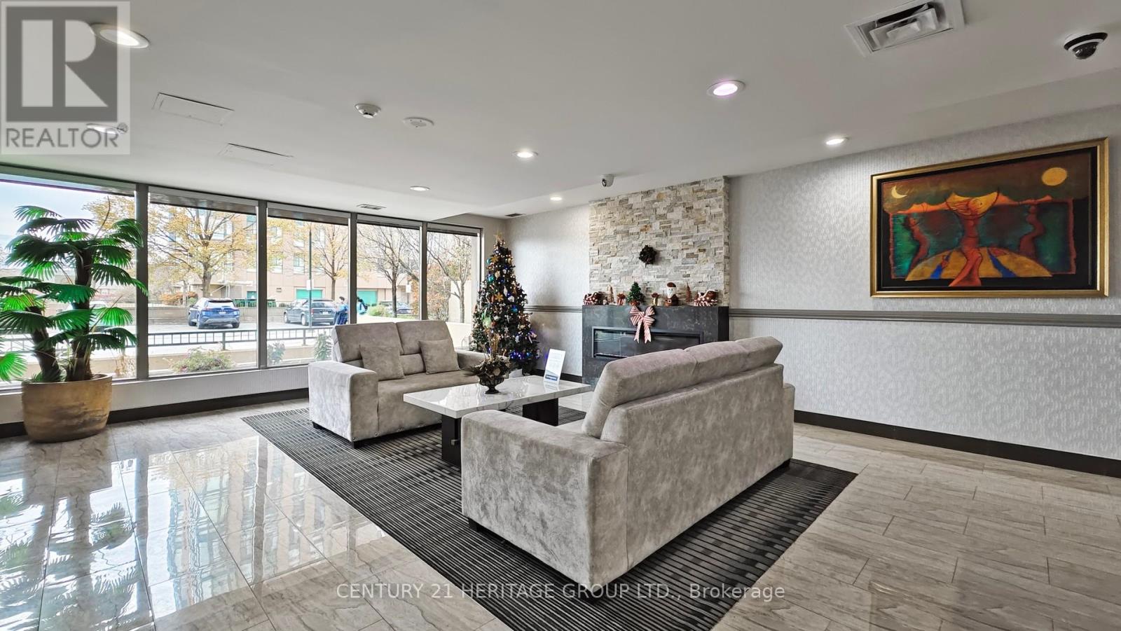 810 - 145 Hillcrest Avenue, Mississauga, Ontario  L5B 3Z1 - Photo 5 - W12548712