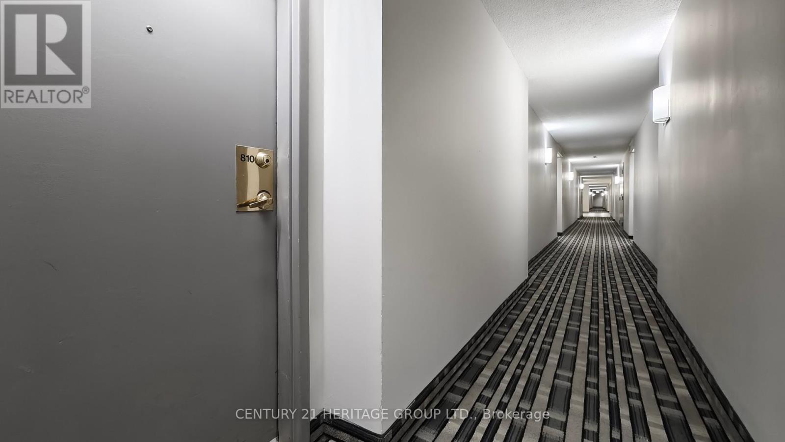 810 - 145 Hillcrest Avenue, Mississauga, Ontario  L5B 3Z1 - Photo 6 - W12548712