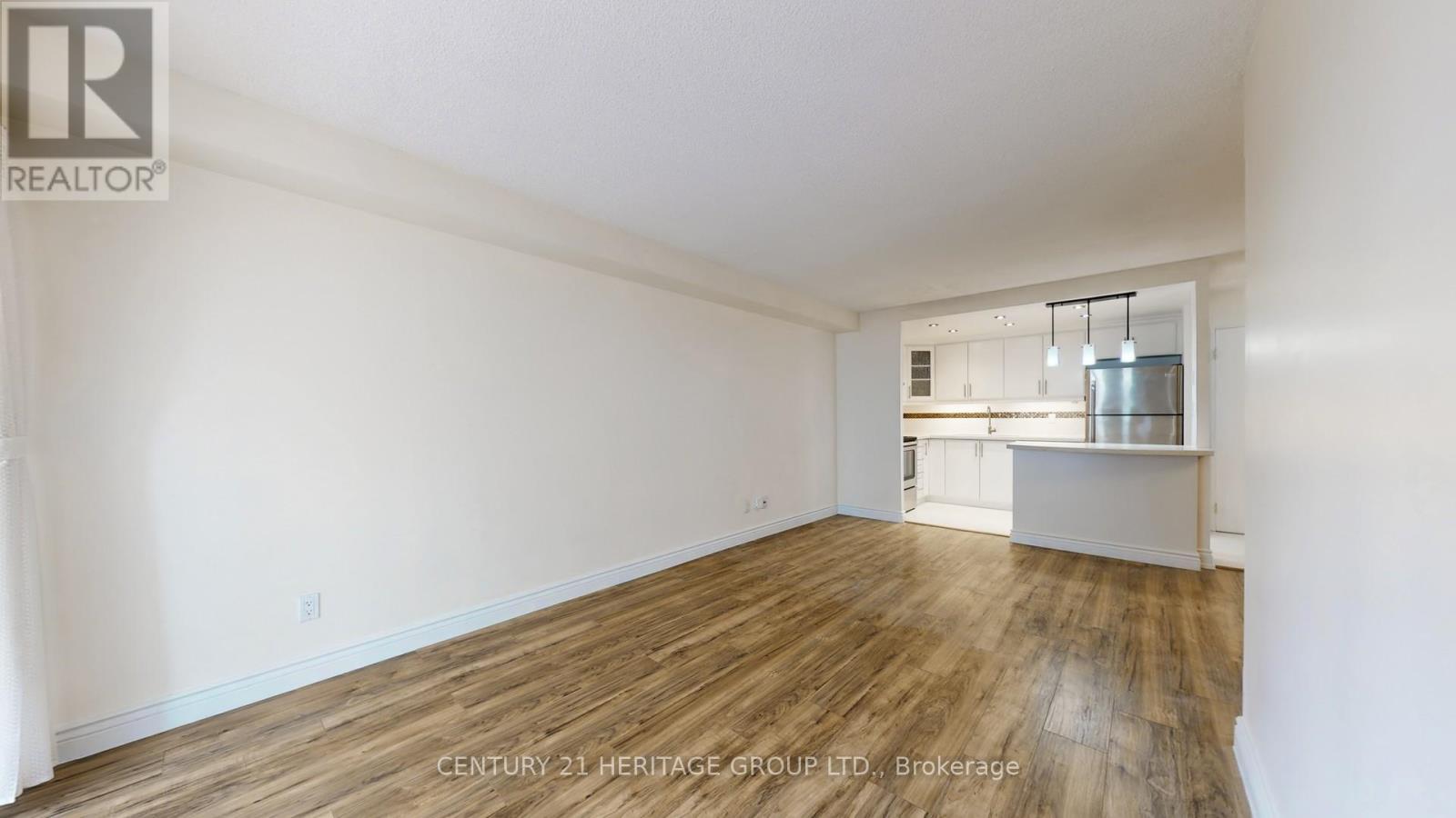 810 - 145 Hillcrest Avenue, Mississauga, Ontario  L5B 3Z1 - Photo 9 - W12548712