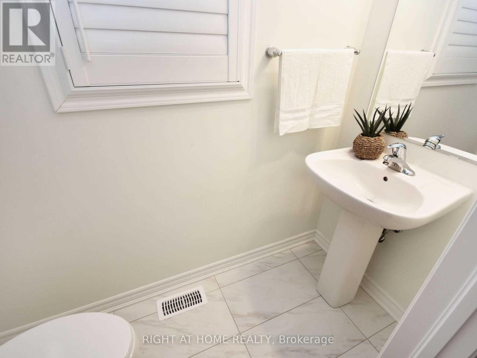 21 Salt Creek Terrace, Caledon, Ontario  L7C 4J3 - Photo 17 - W12548720