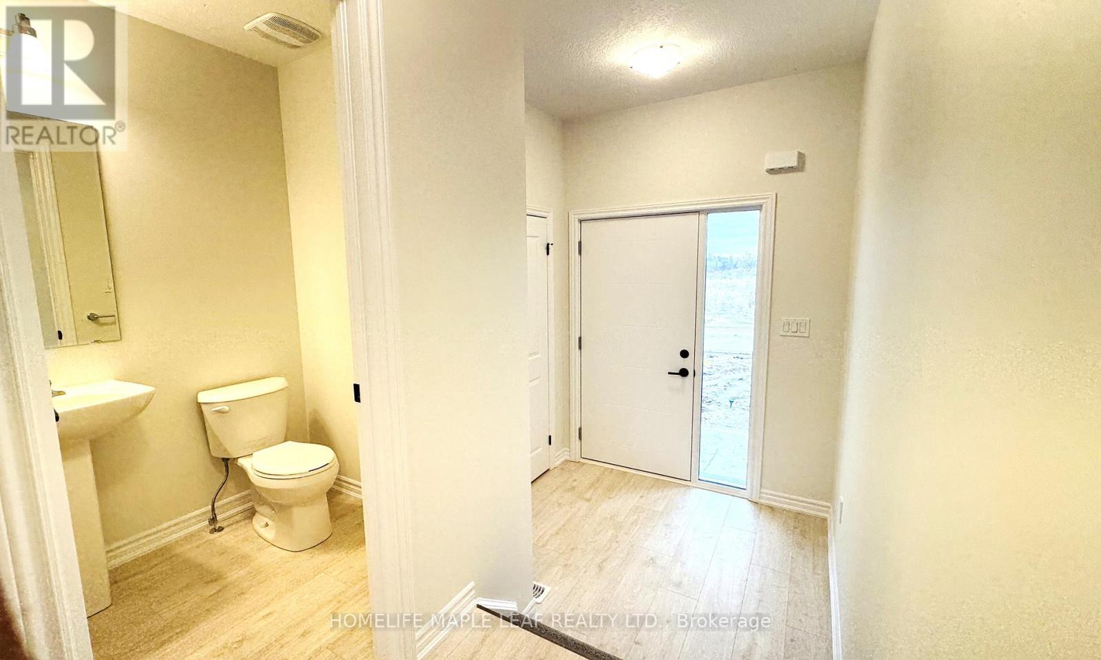 375 Benninger Drive, Kitchener, Ontario  N2E 0K1 - Photo 5 - X12548738