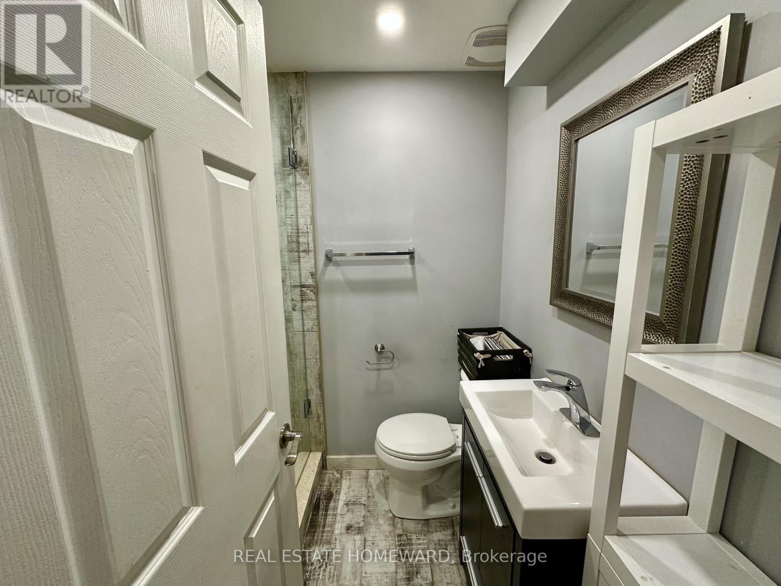 18 Wyndcliff Crescent, Toronto, Ontario  M4A 2K1 - Photo 17 - C12548804