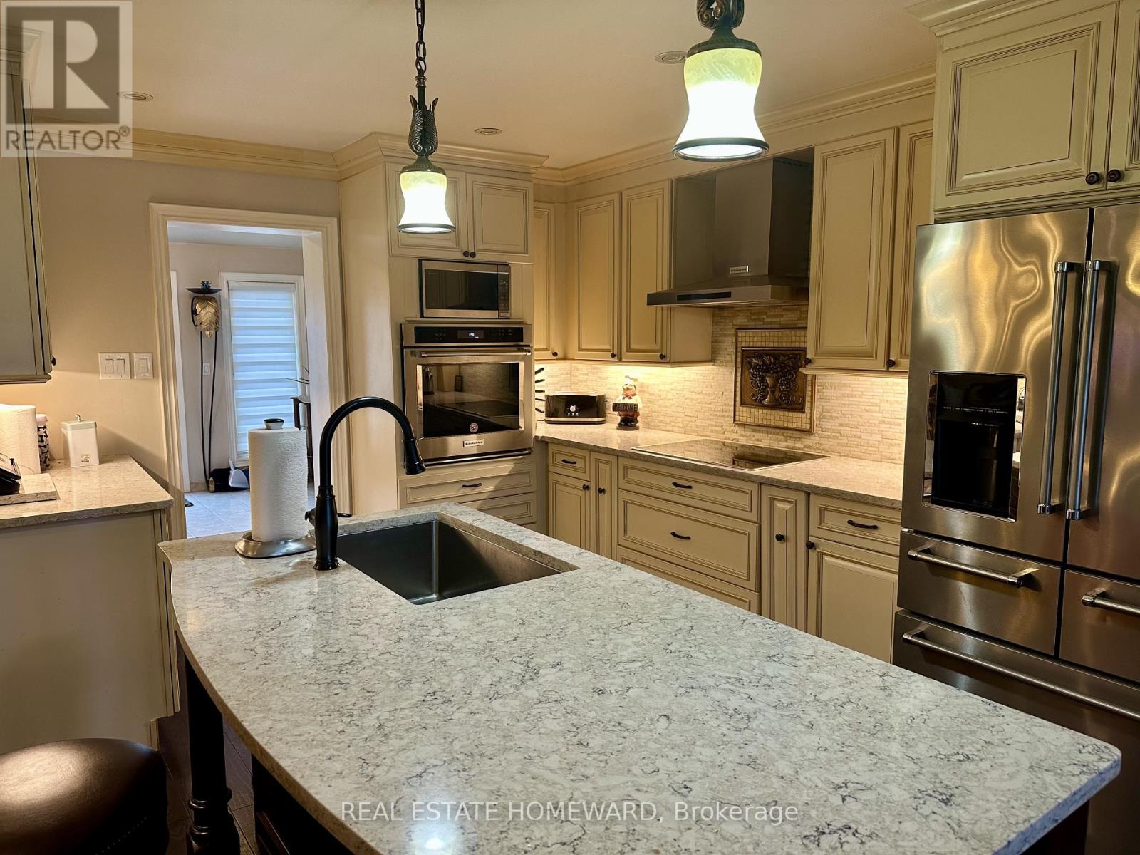 18 Wyndcliff Crescent, Toronto, Ontario  M4A 2K1 - Photo 2 - C12548804