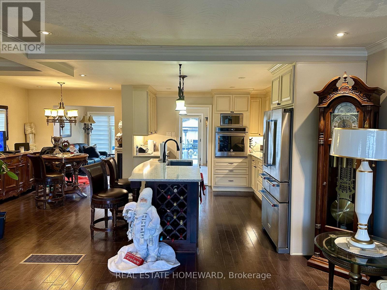 18 Wyndcliff Crescent, Toronto, Ontario  M4A 2K1 - Photo 4 - C12548804