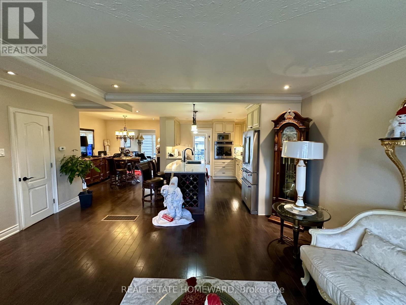 18 Wyndcliff Crescent, Toronto, Ontario  M4A 2K1 - Photo 5 - C12548804