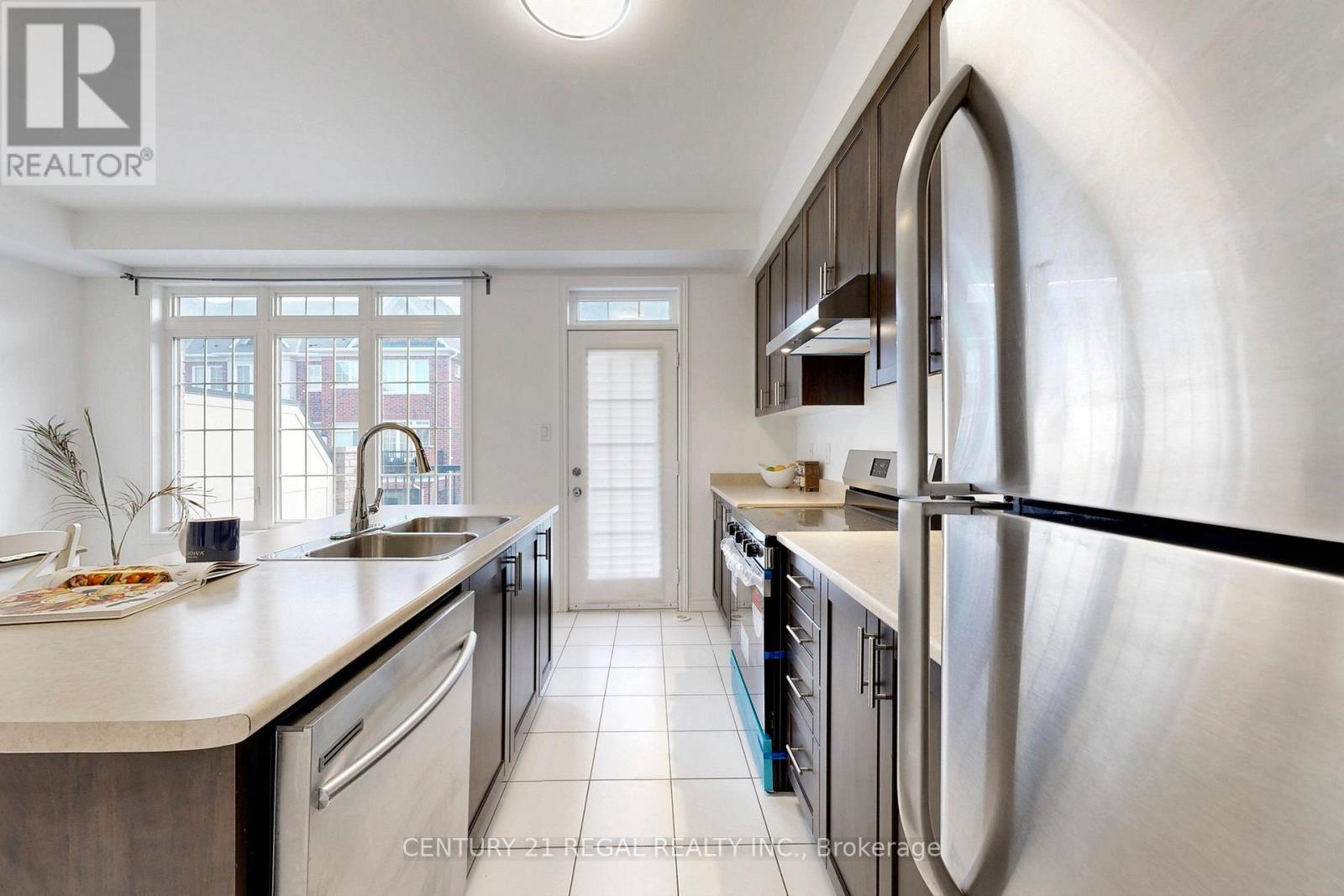 29 Rougeview Park Crescent, Markham, Ontario L6E 0S7 - Photo 10 - N12548798