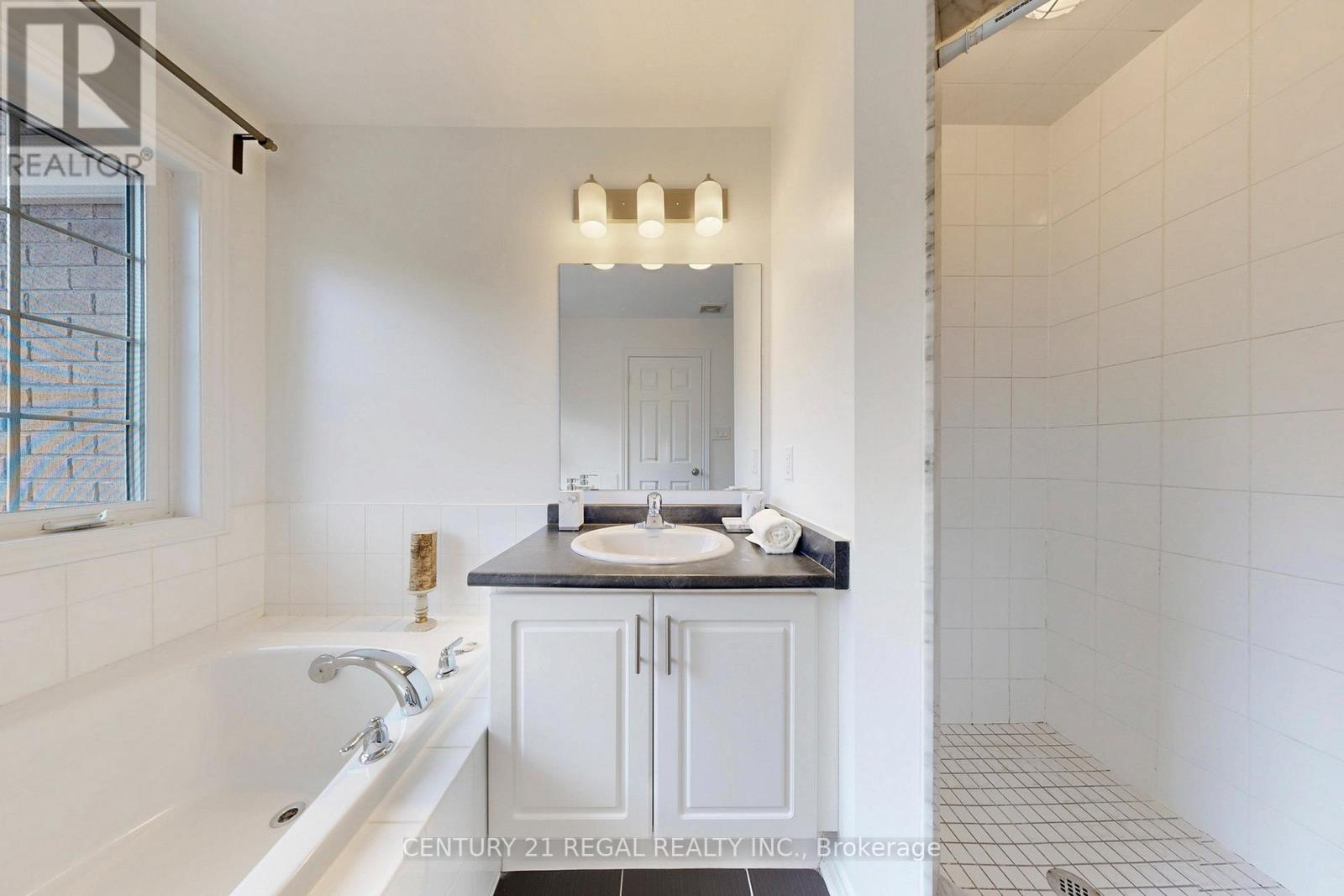 29 Rougeview Park Crescent, Markham, Ontario L6E 0S7 - Photo 28 - N12548798