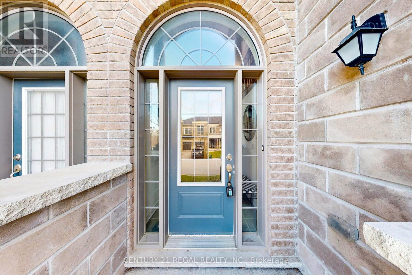 29 Rougeview Park Crescent, Markham, Ontario L6E 0S7 - Photo 4 - N12548798